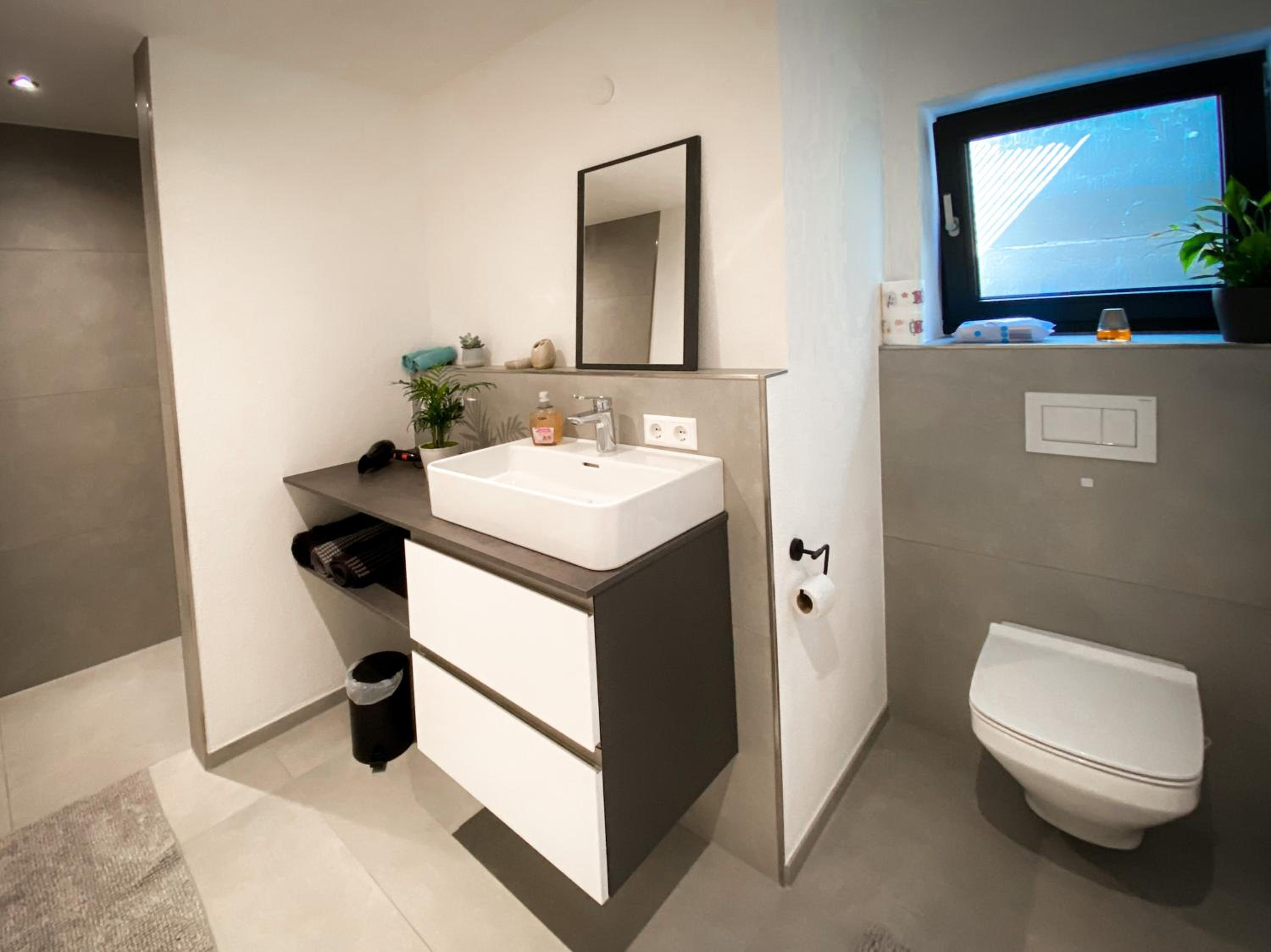 One-Bedroom Apartment - Photo 5