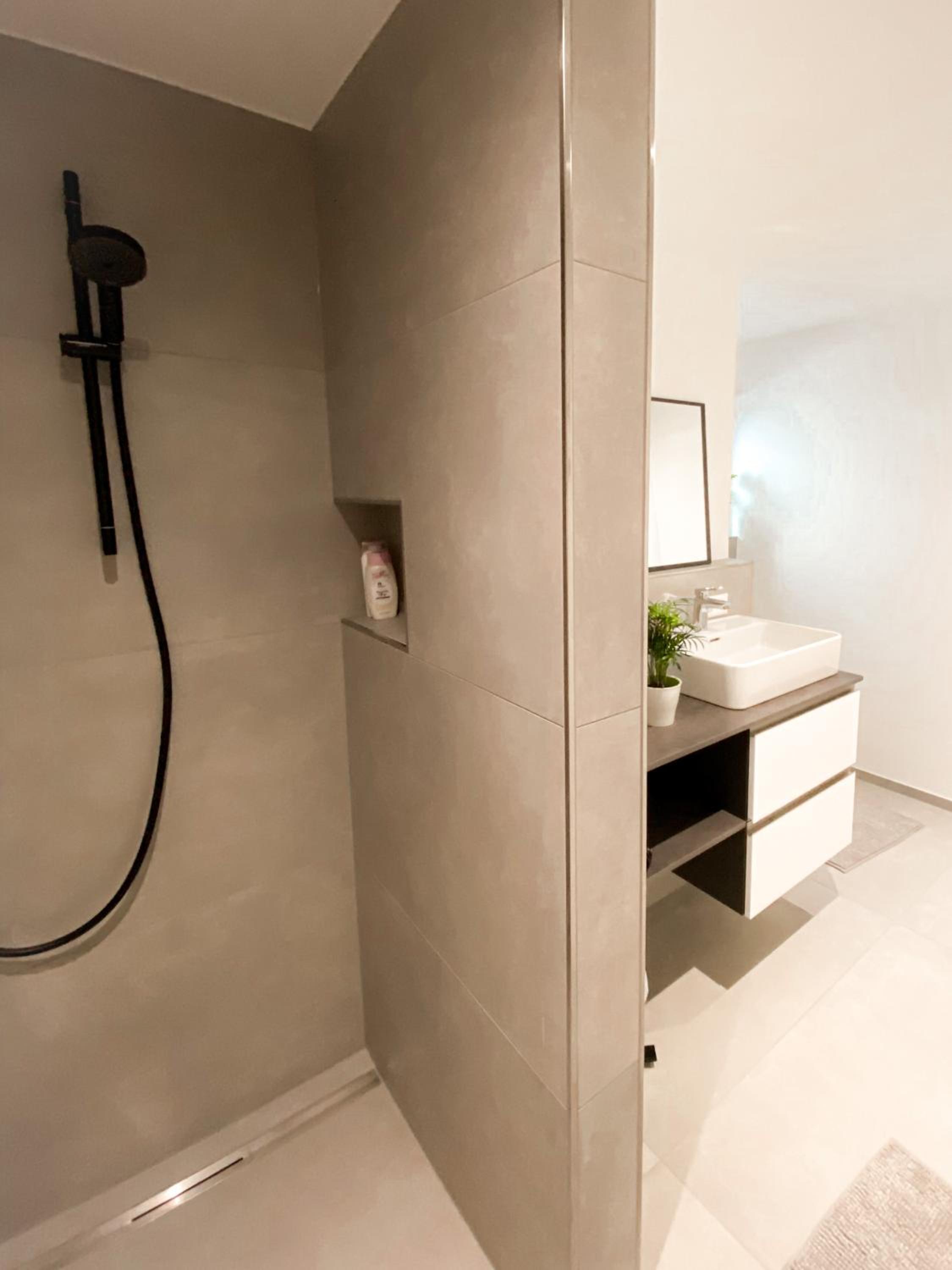 One-Bedroom Apartment - Photo 12