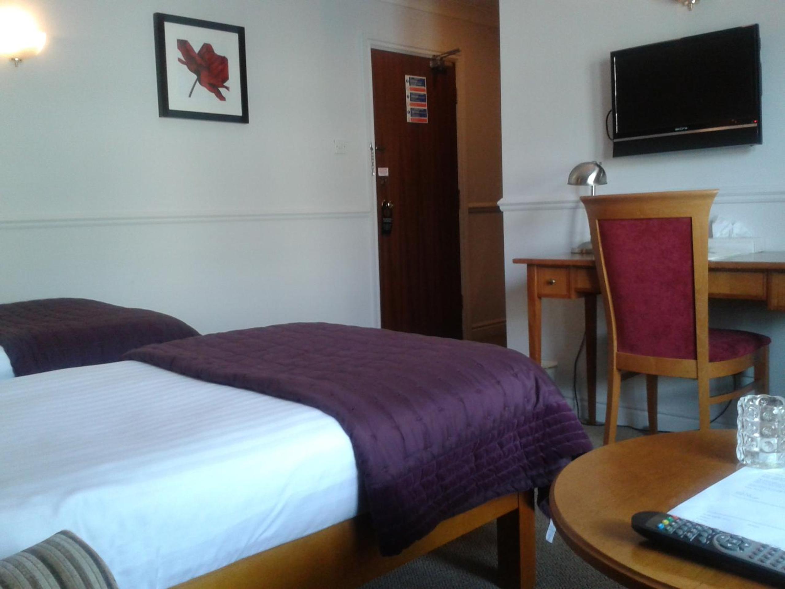 Standard Twin Room - Photo 2