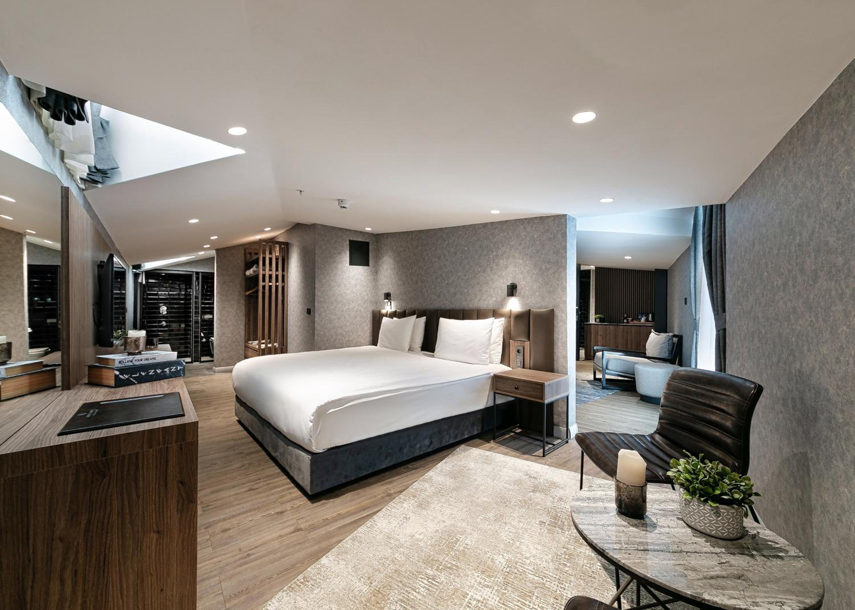 Suite with City View photo 1