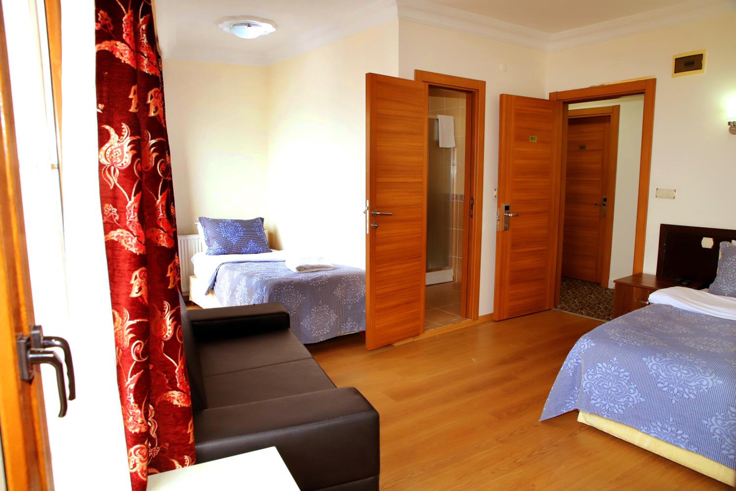 Superior Triple Room with Sea View - Photo 3