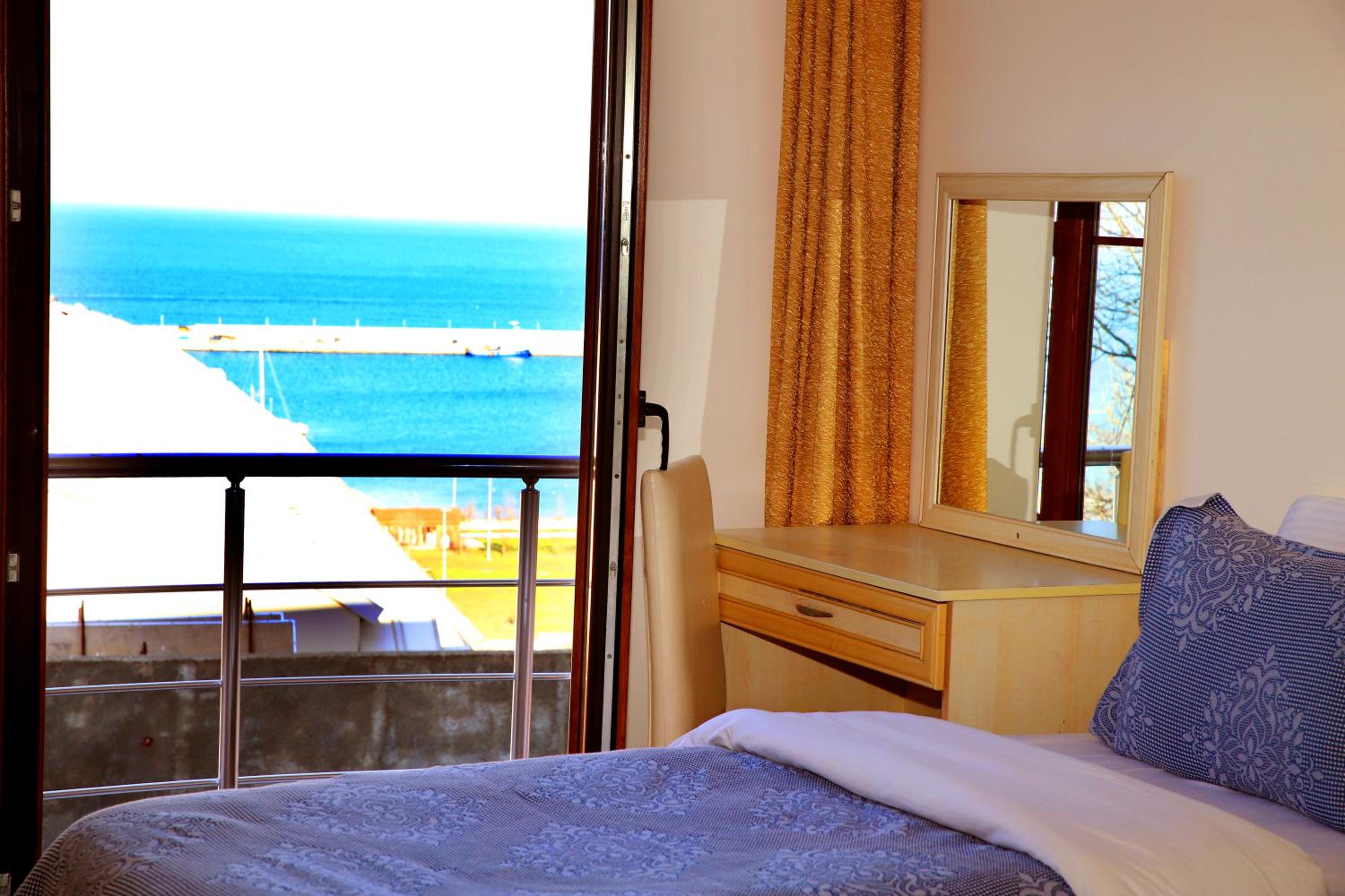 Double Room with Sea View - Photo 6