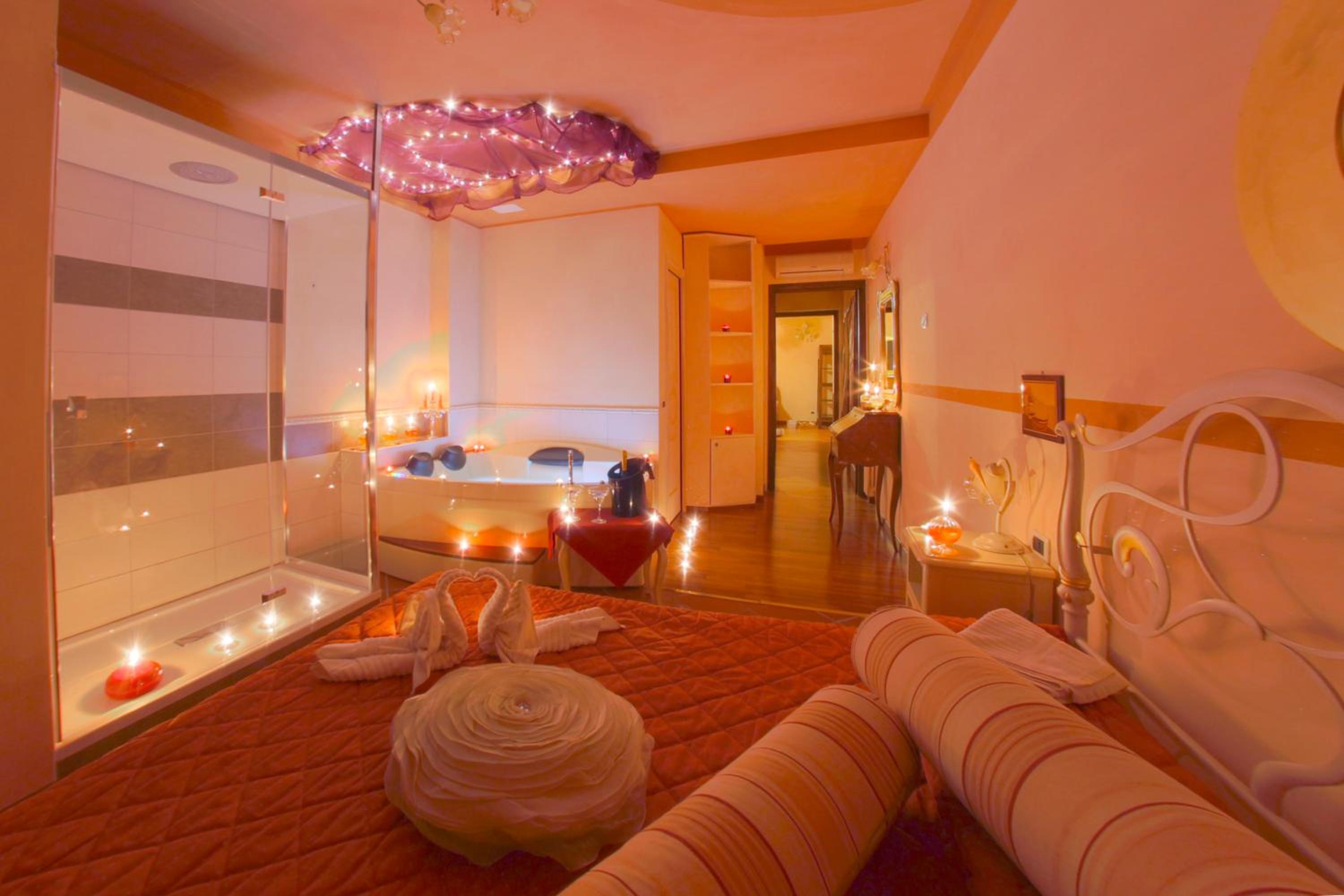 Suite with Spa Bath - Photo 3