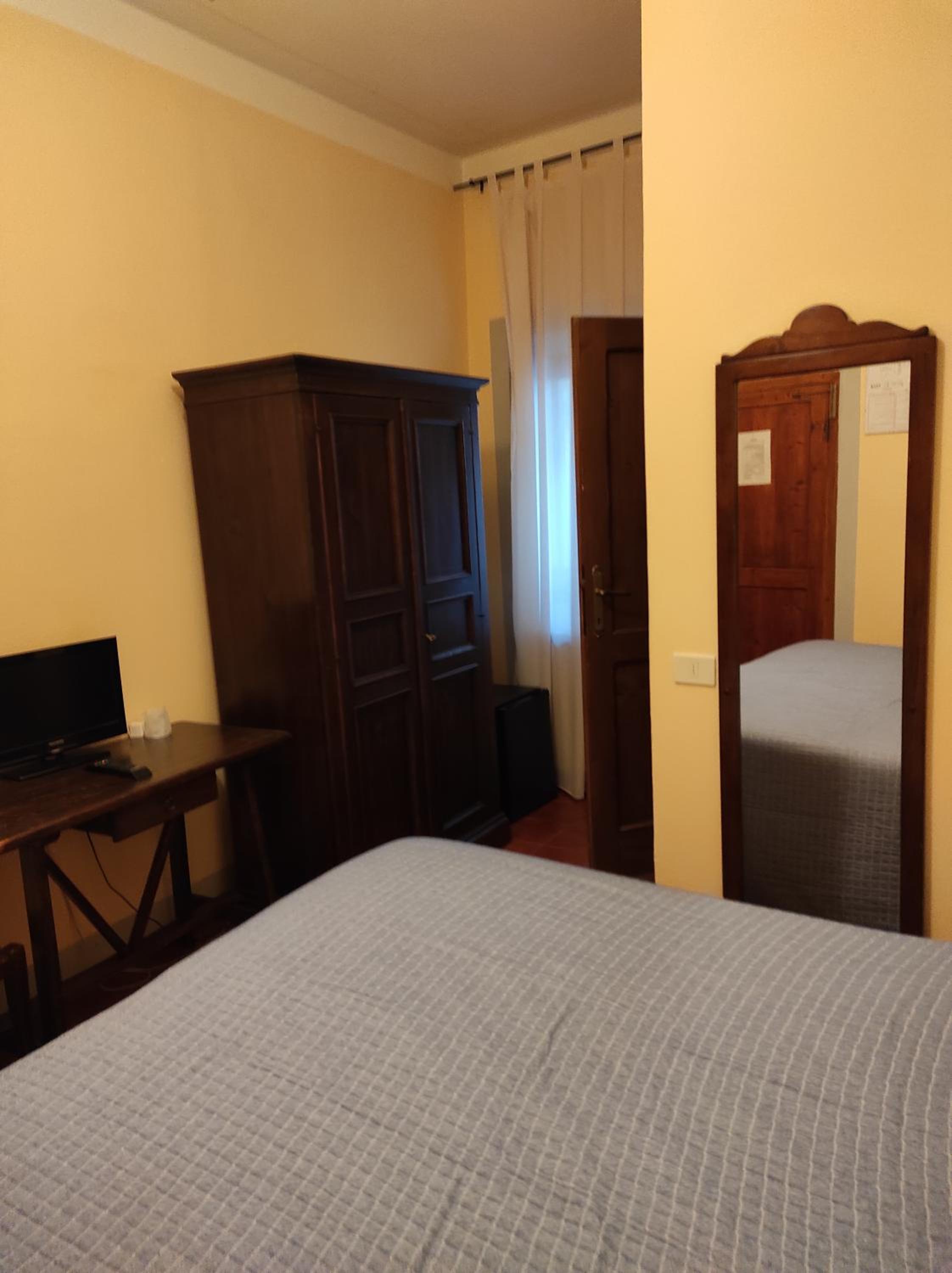 Small Double or Twin Room photo 3