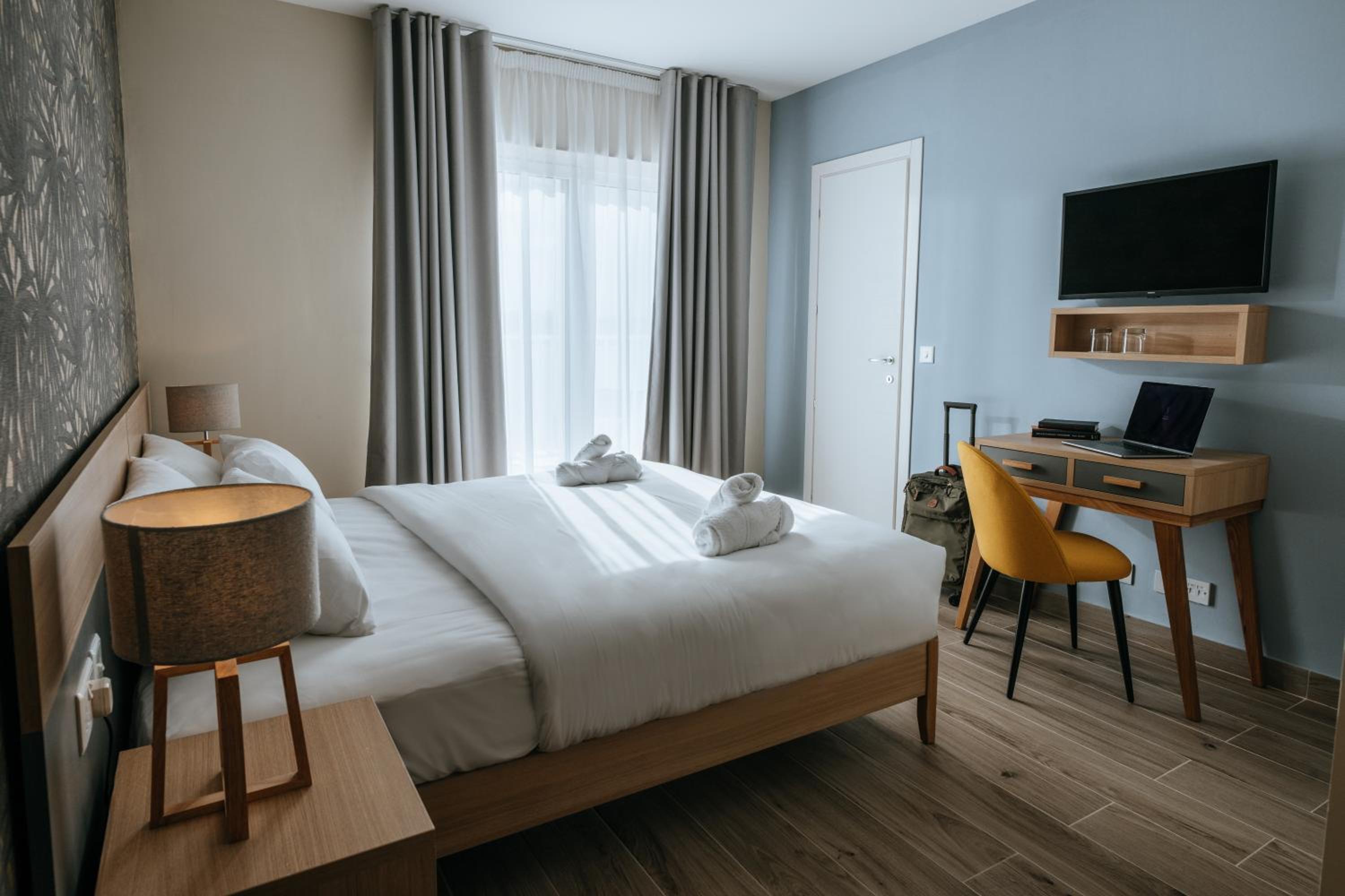 Double Room with Balcony - Photo 1