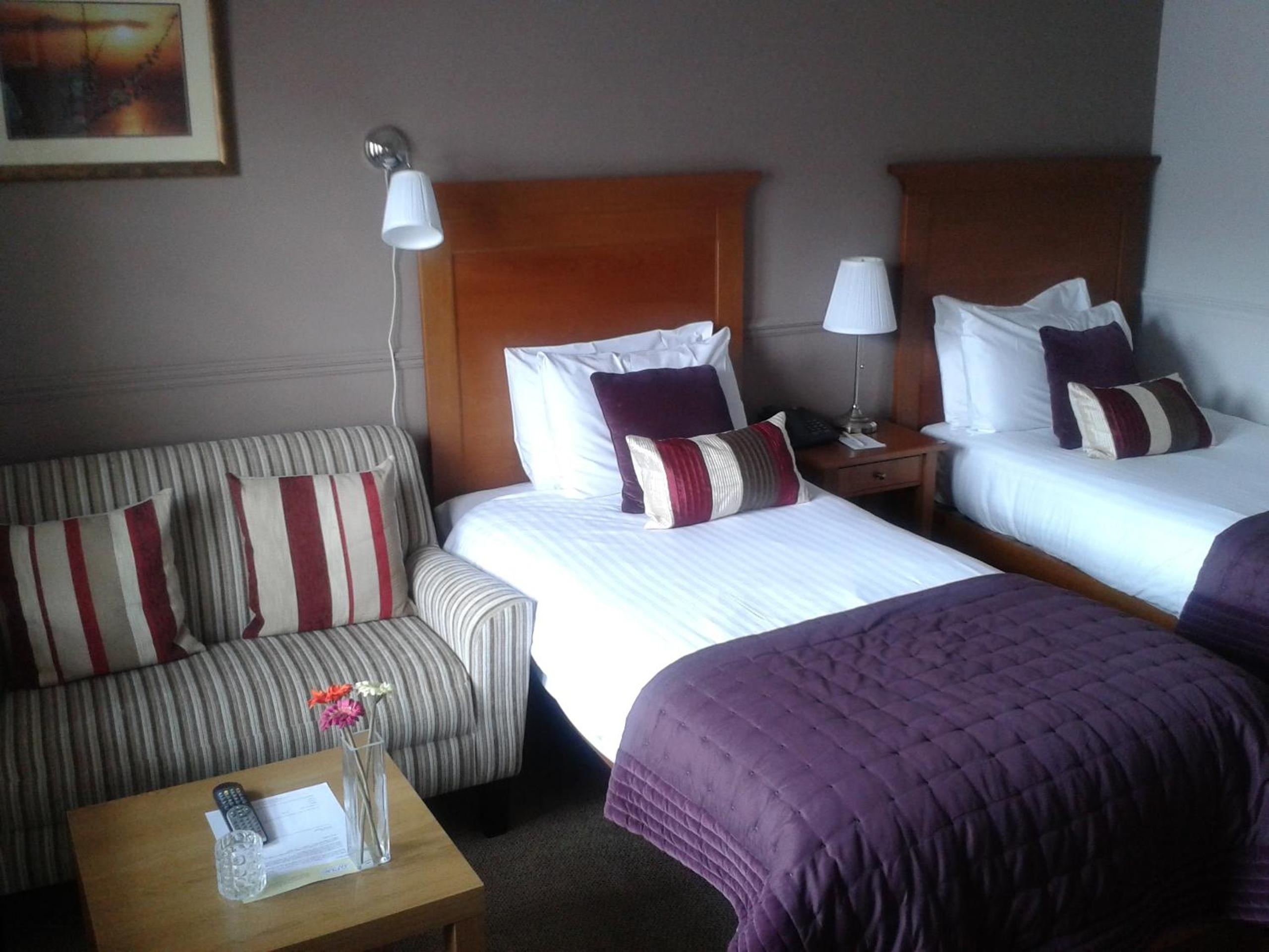 Standard Twin Room - Photo 4