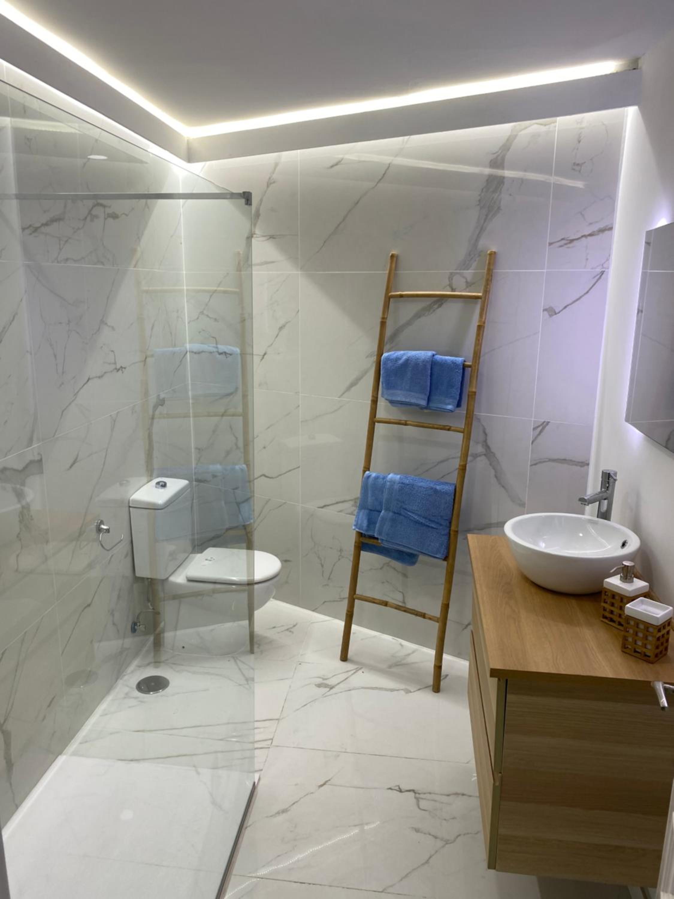 Two-Bedroom House - Photo 7