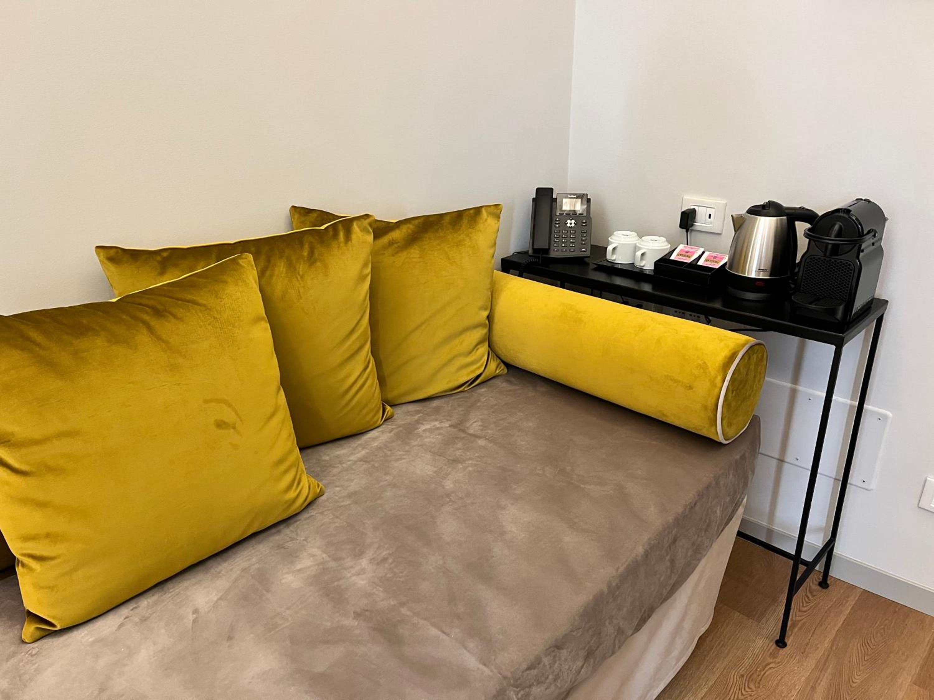 Superior Double or Twin Room with City View photo 2