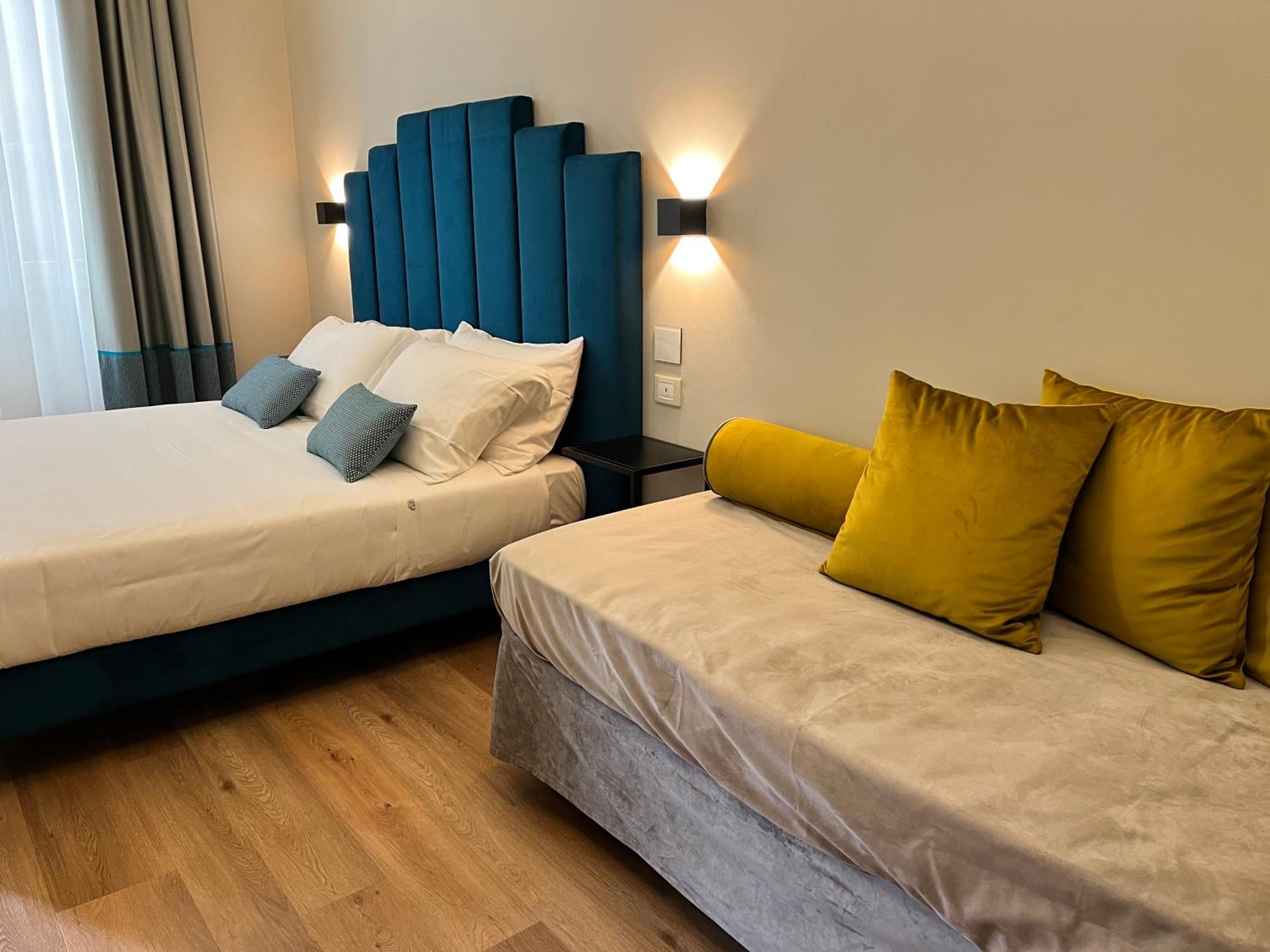 Superior Double or Twin Room with City View photo 3