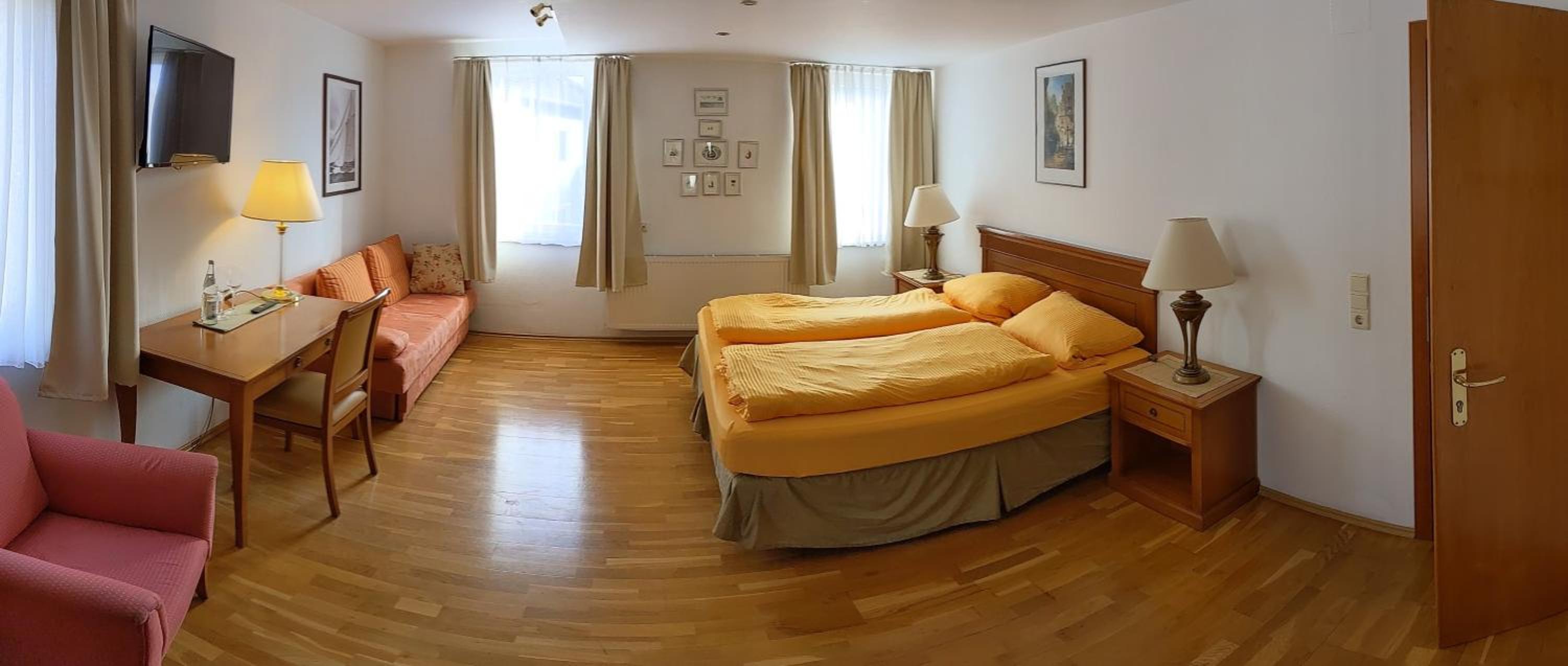 Double Room with Private Bathroom photo 3