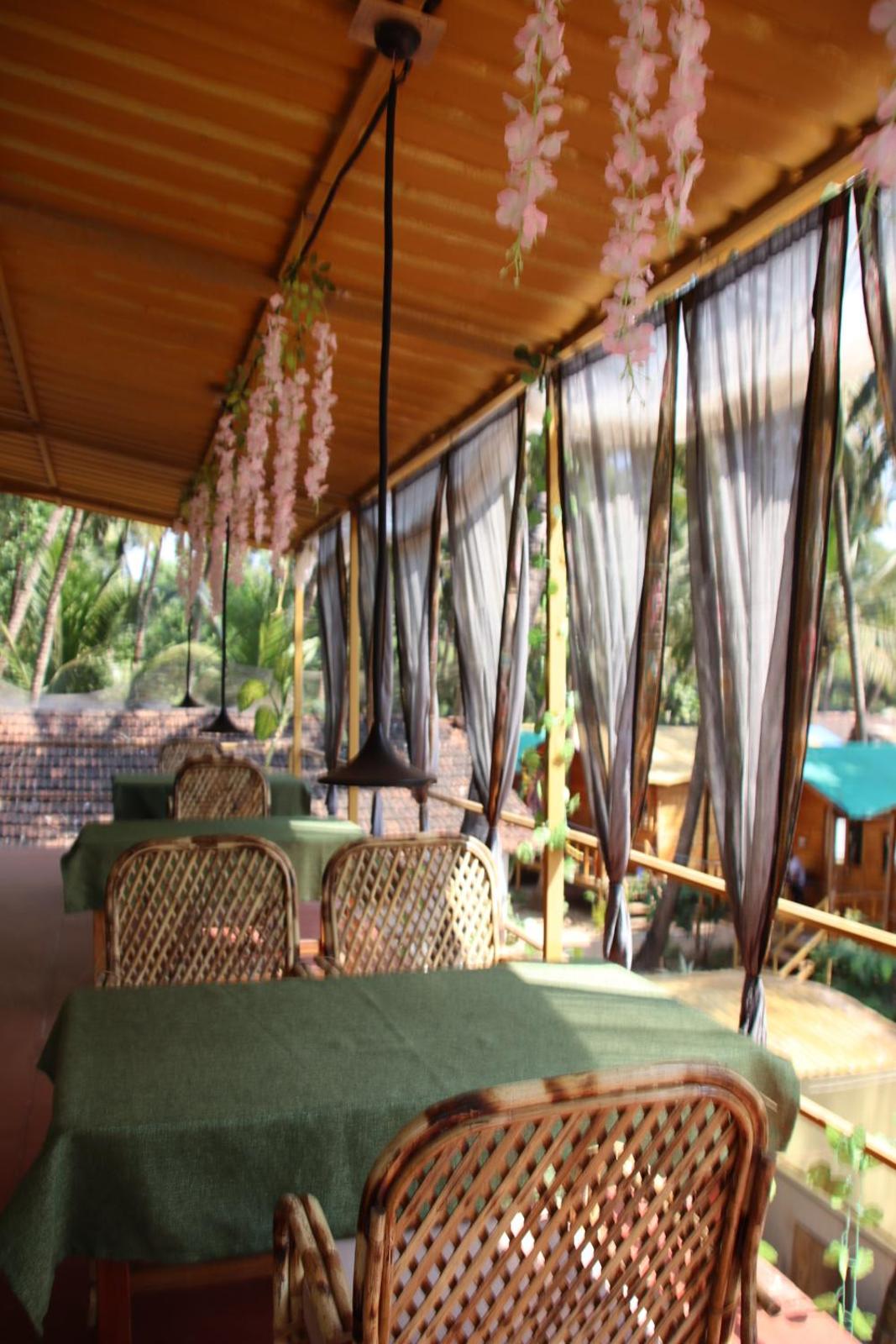 Queen Room with Garden View - Photo 10