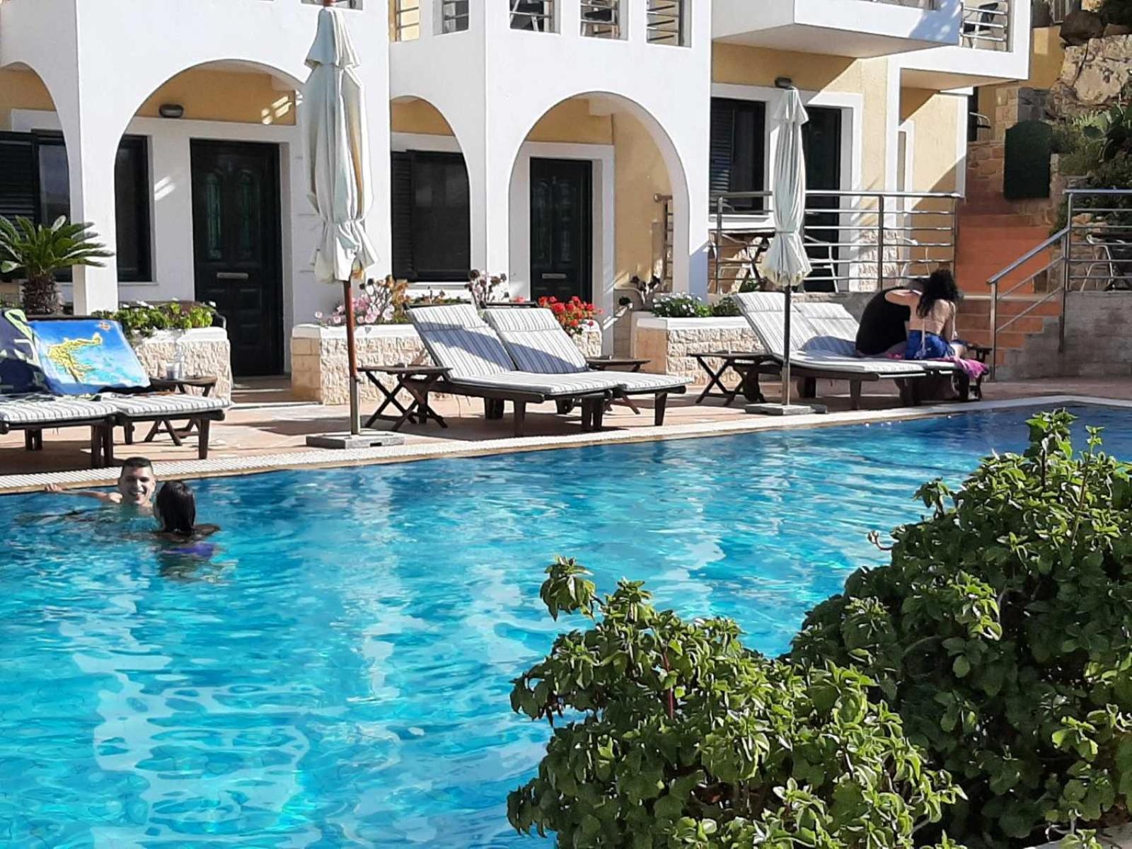 Double Room with Pool View photo 3