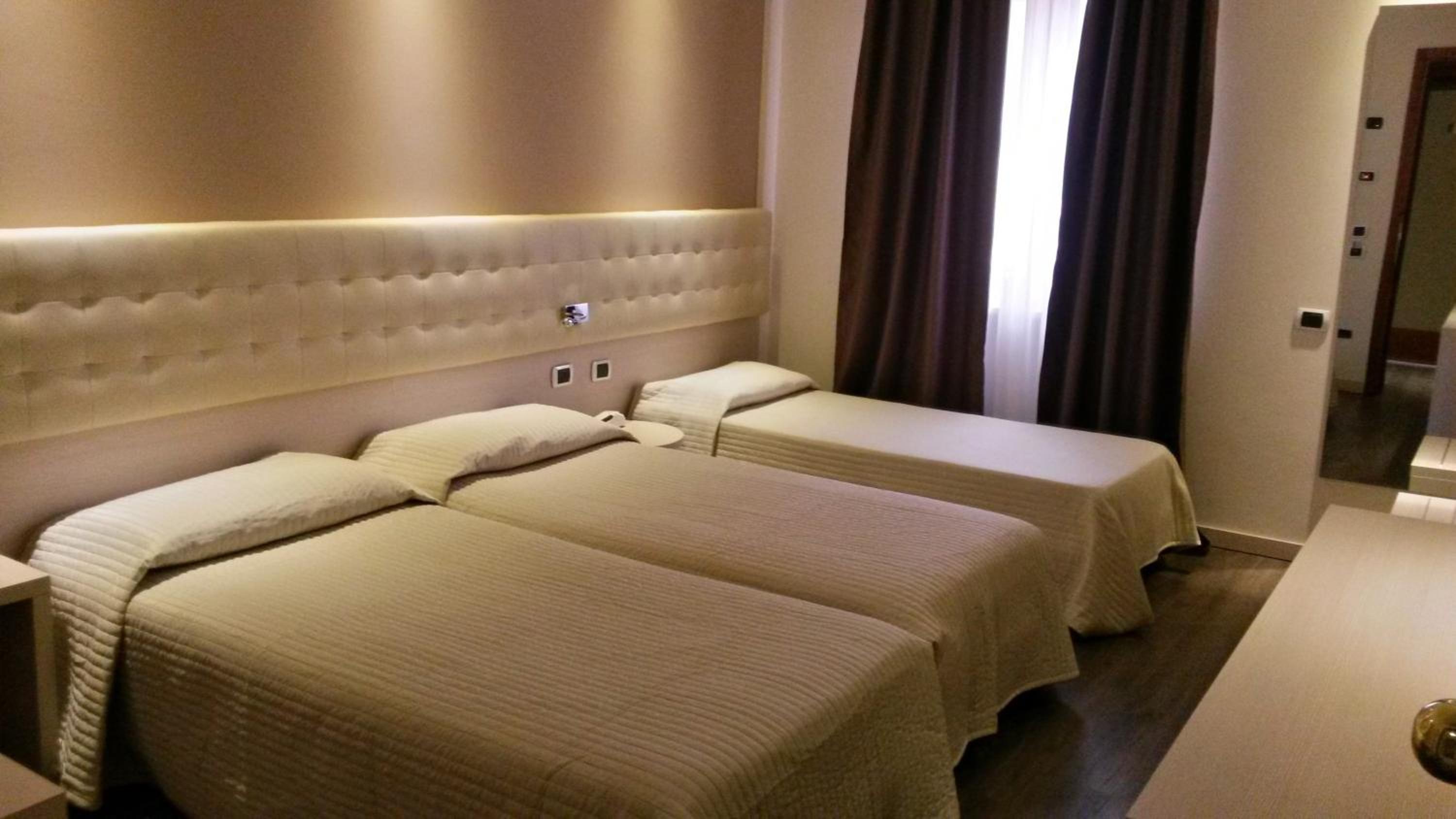 Deluxe Triple Room photo 2