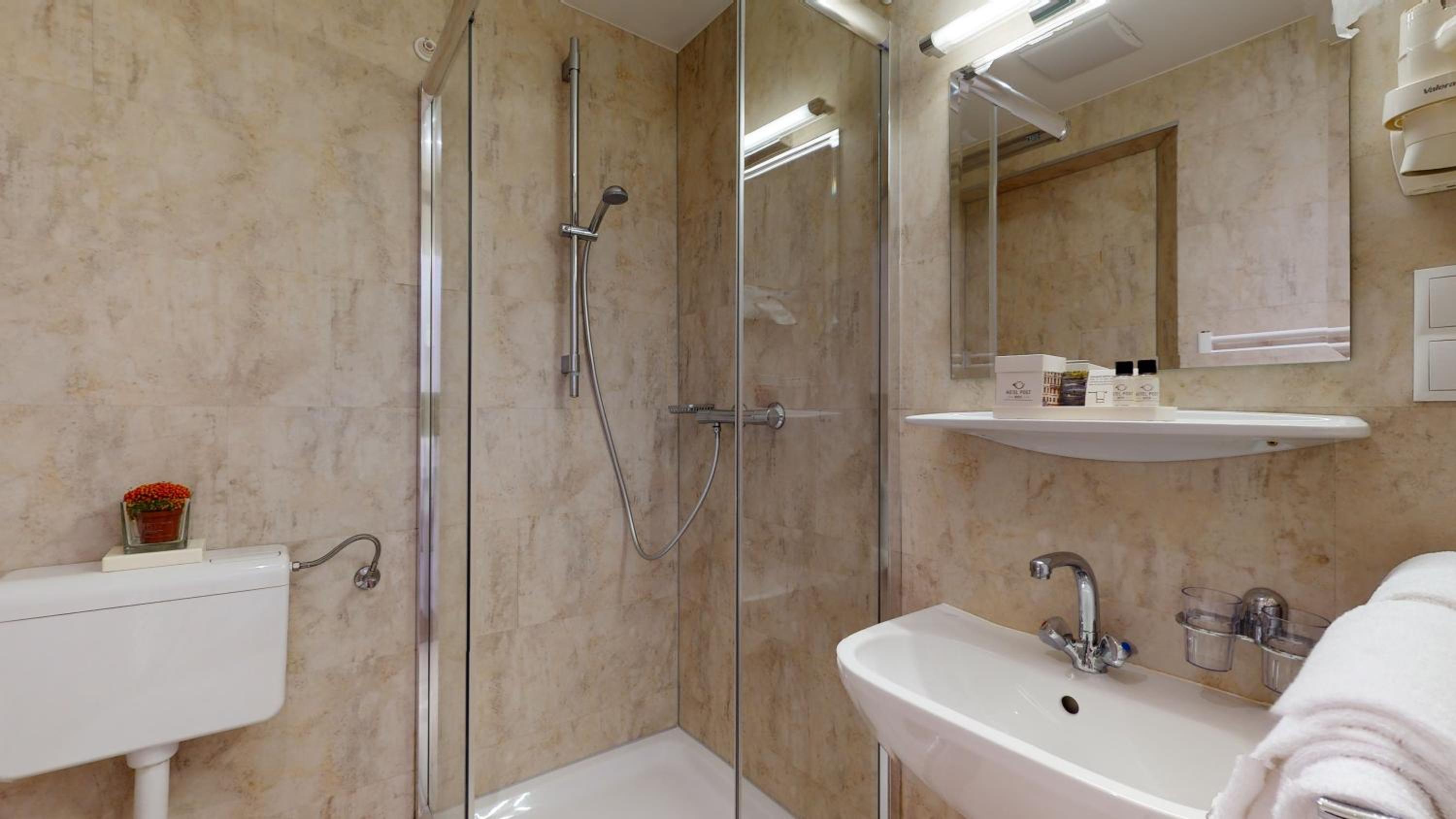 Budget Double Room With Shared External Bathroom photo 3