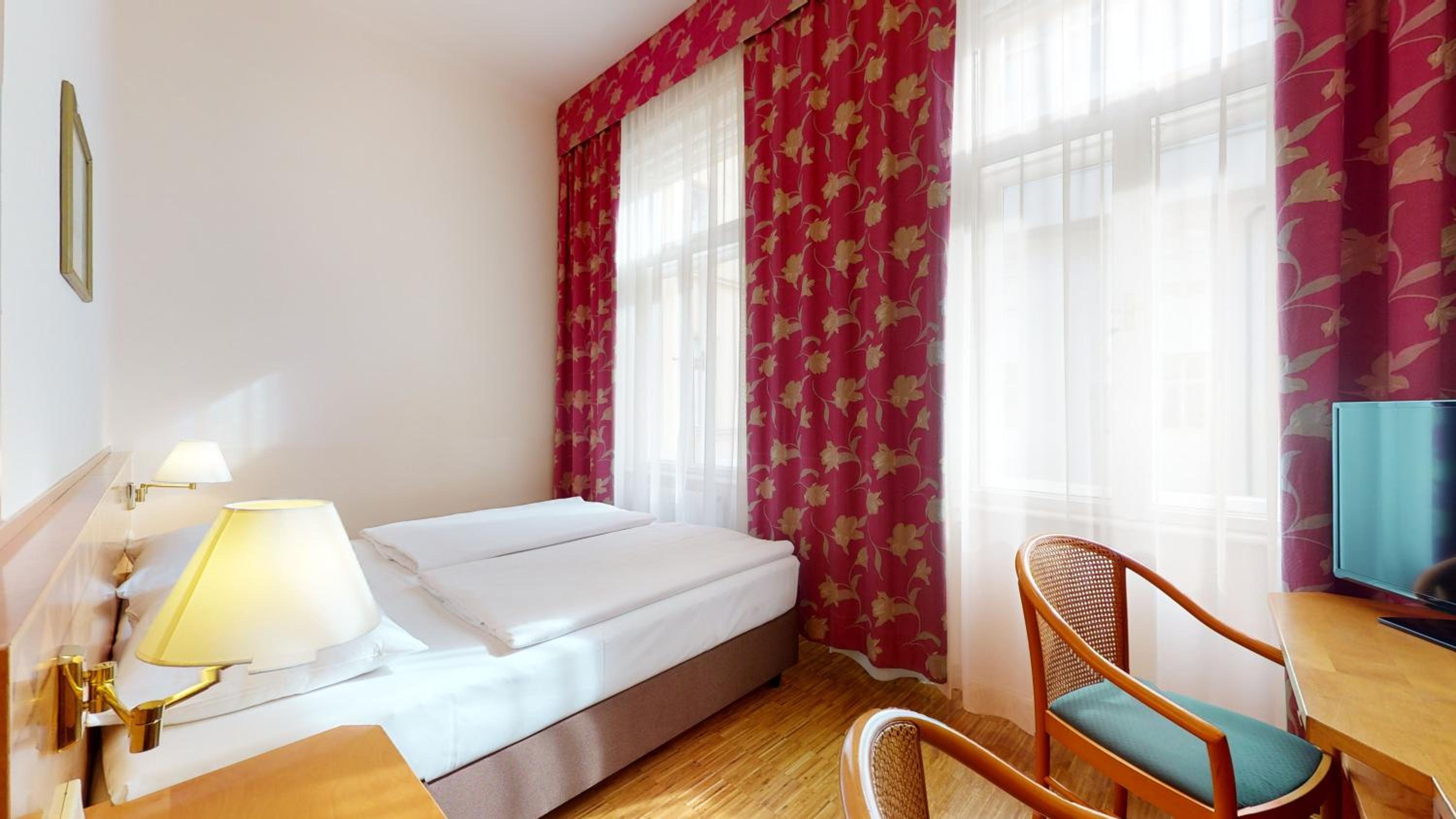 Small Double Room photo 2