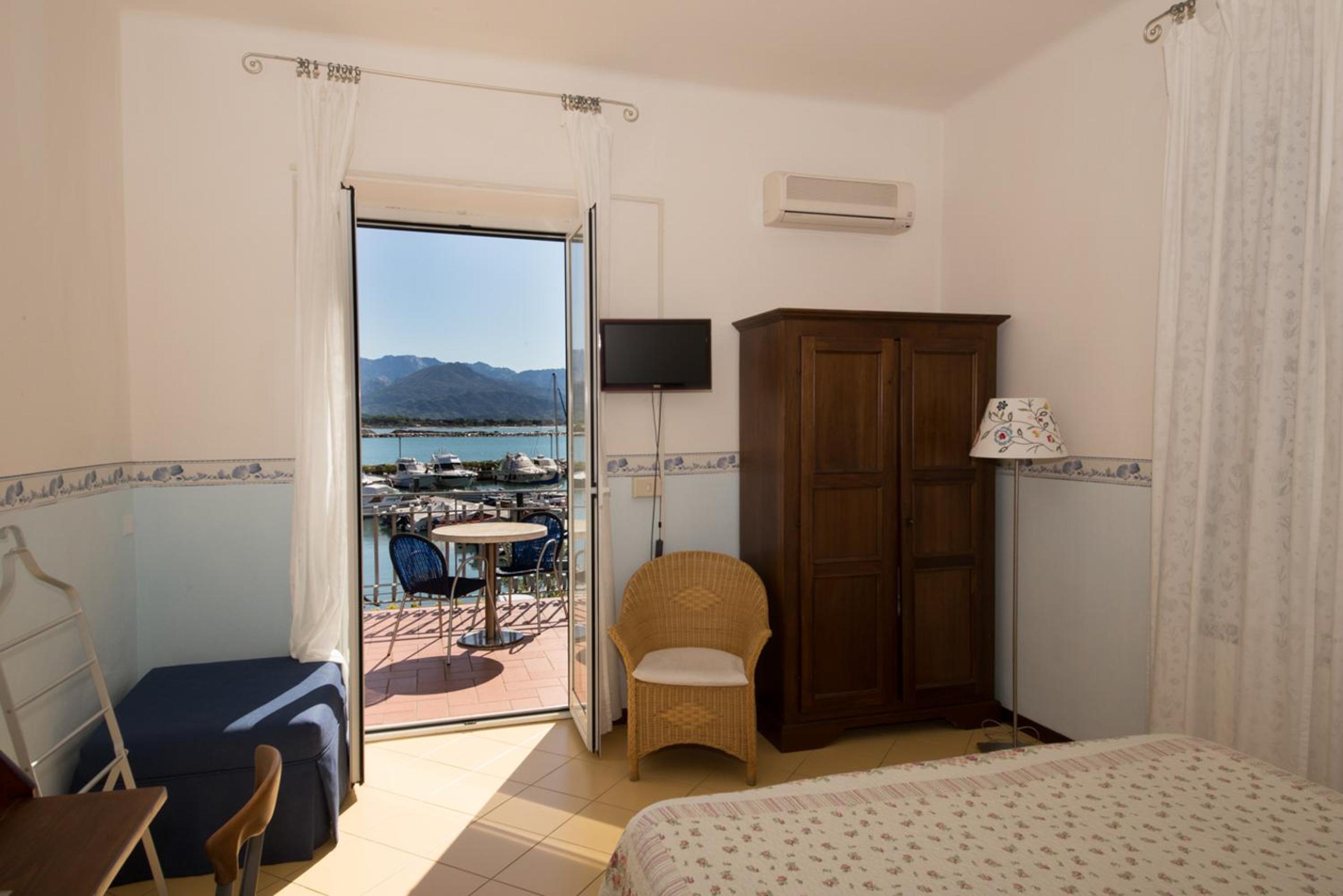Double or Twin Room with Balcony - Photo 3