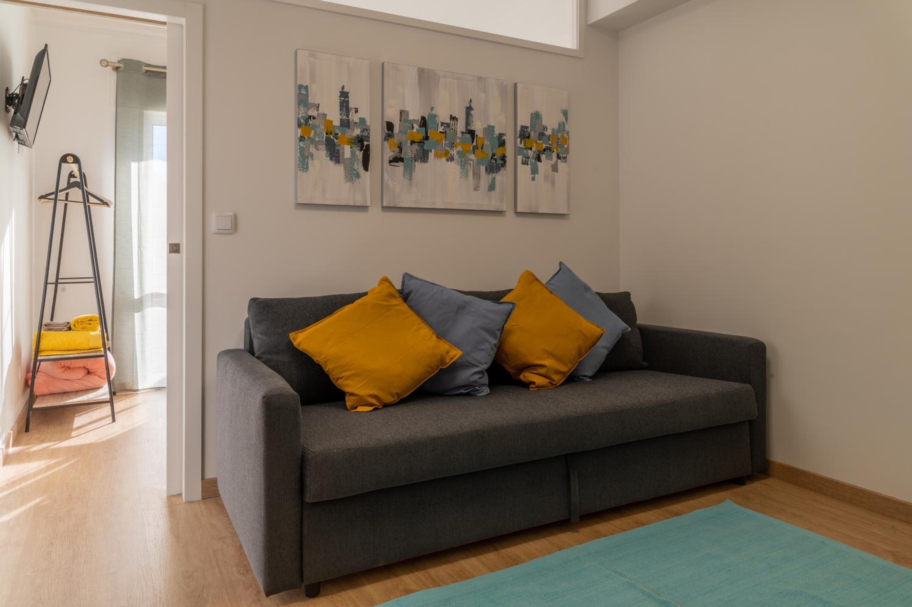 One-Bedroom Apartment - Photo 1