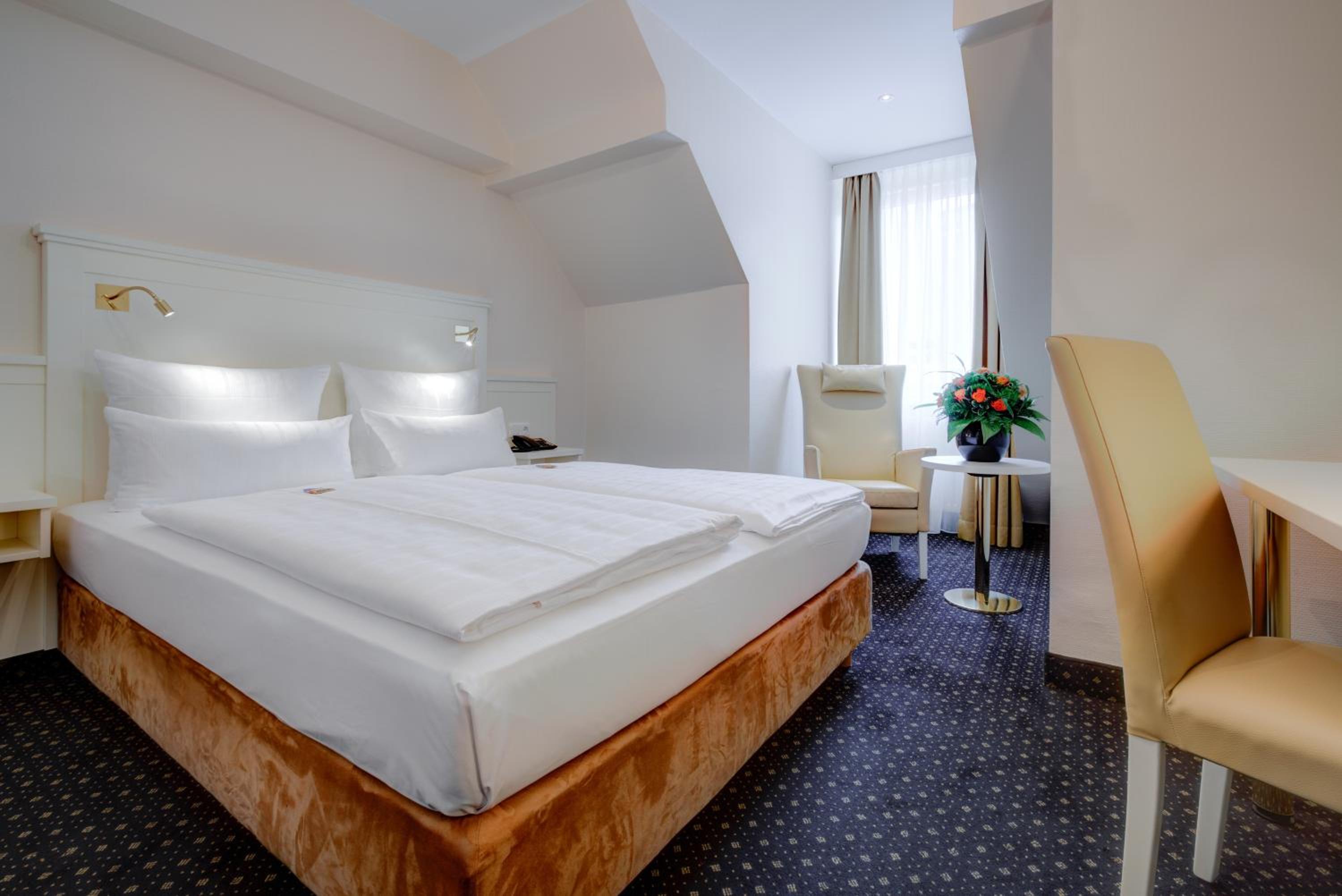 Standard Room with Queen-size Bed - Photo 6