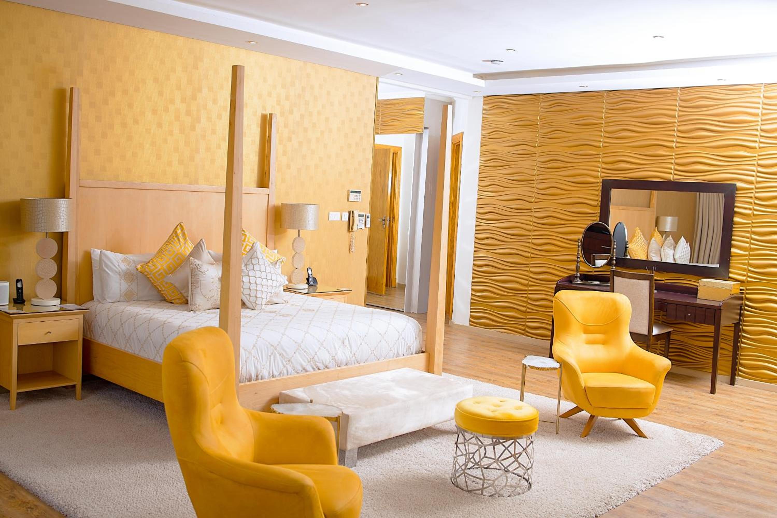 Deluxe King Suite