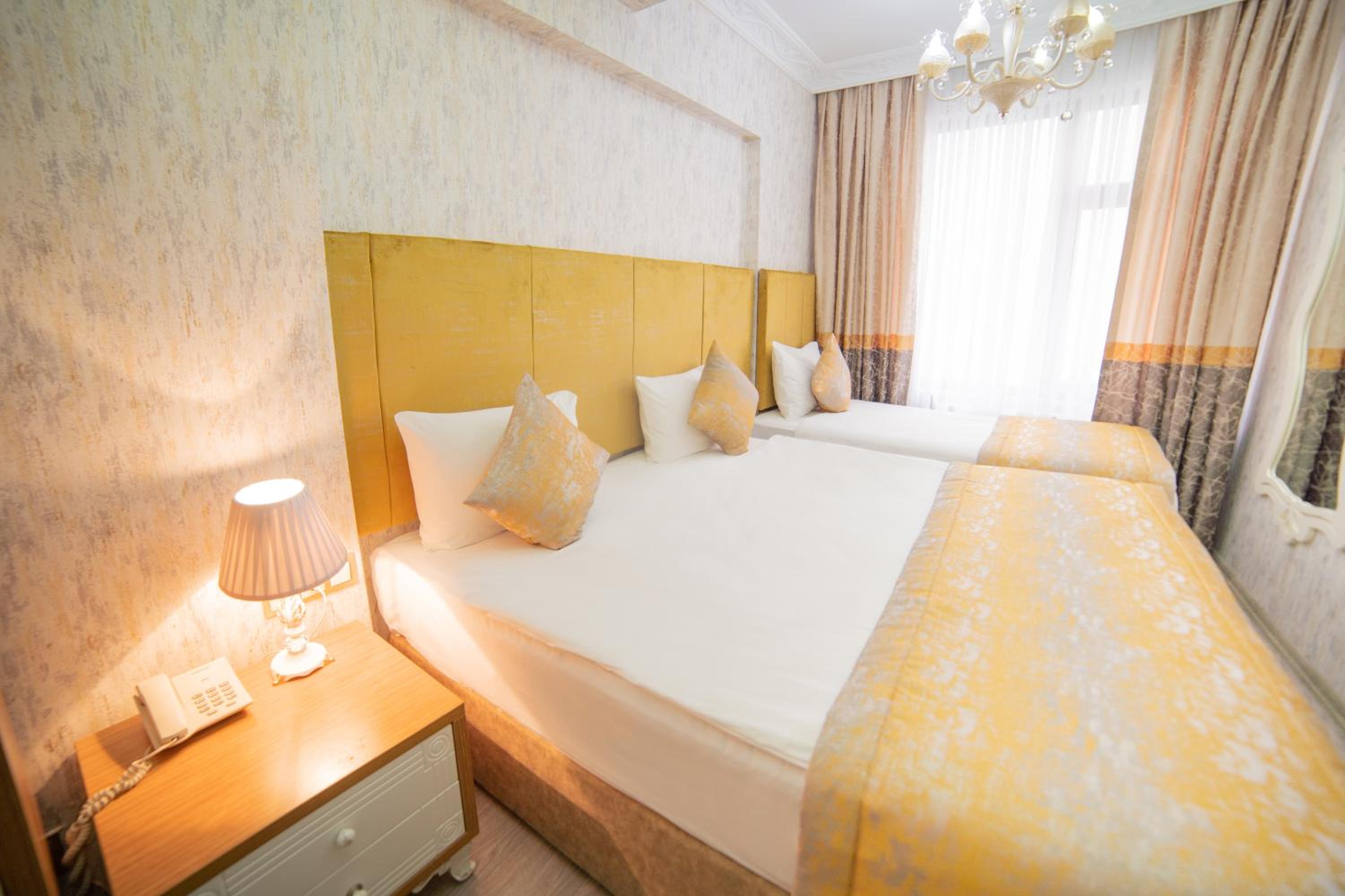 Superior Triple Room photo 3