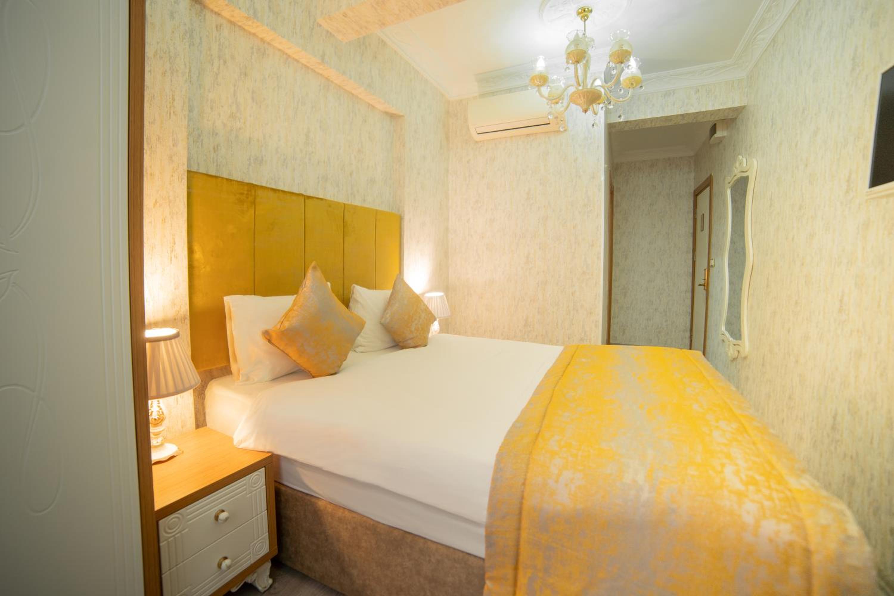 Superior Double or Twin Room with Patio photo 1