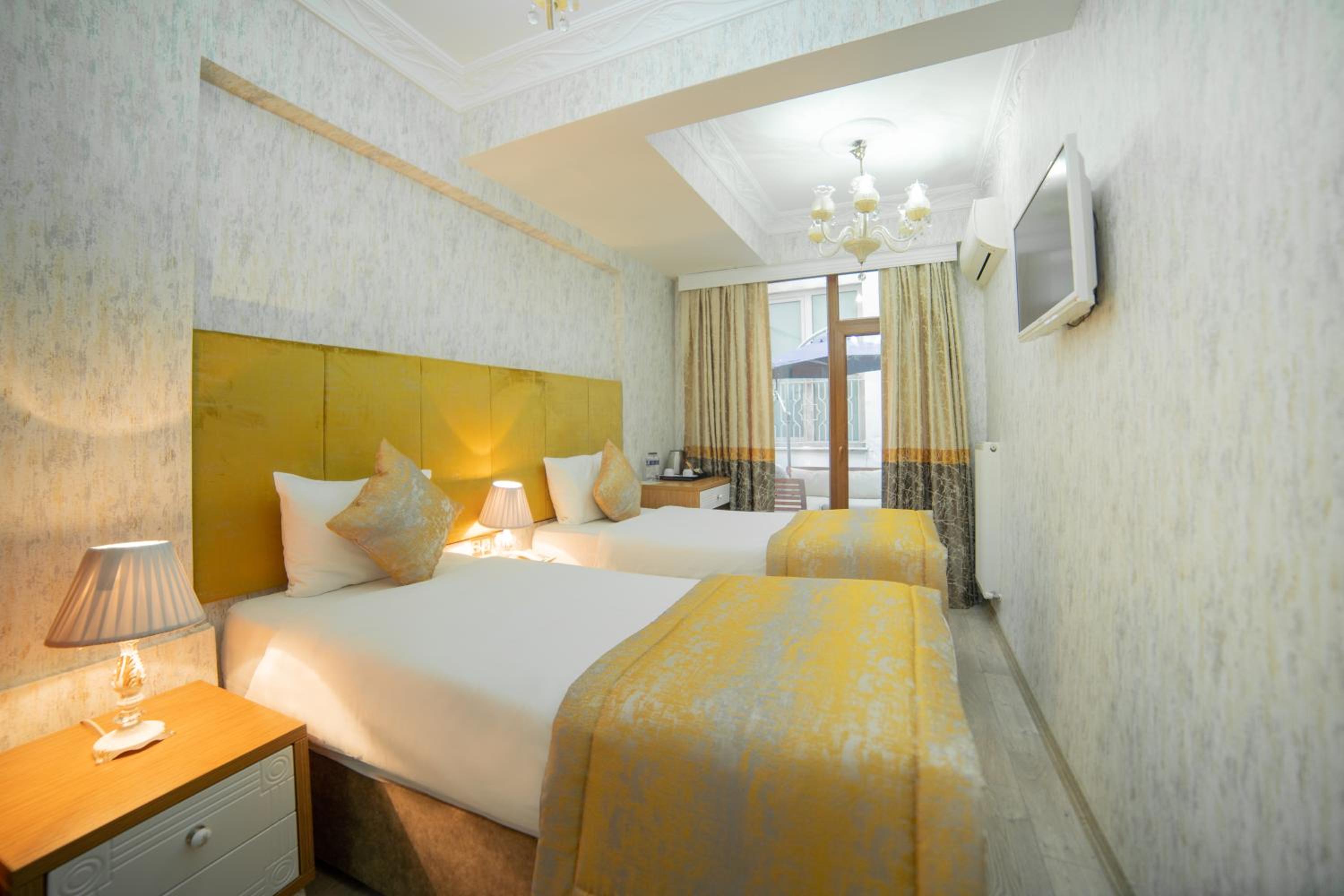 Superior Double or Twin Room with Patio photo 2