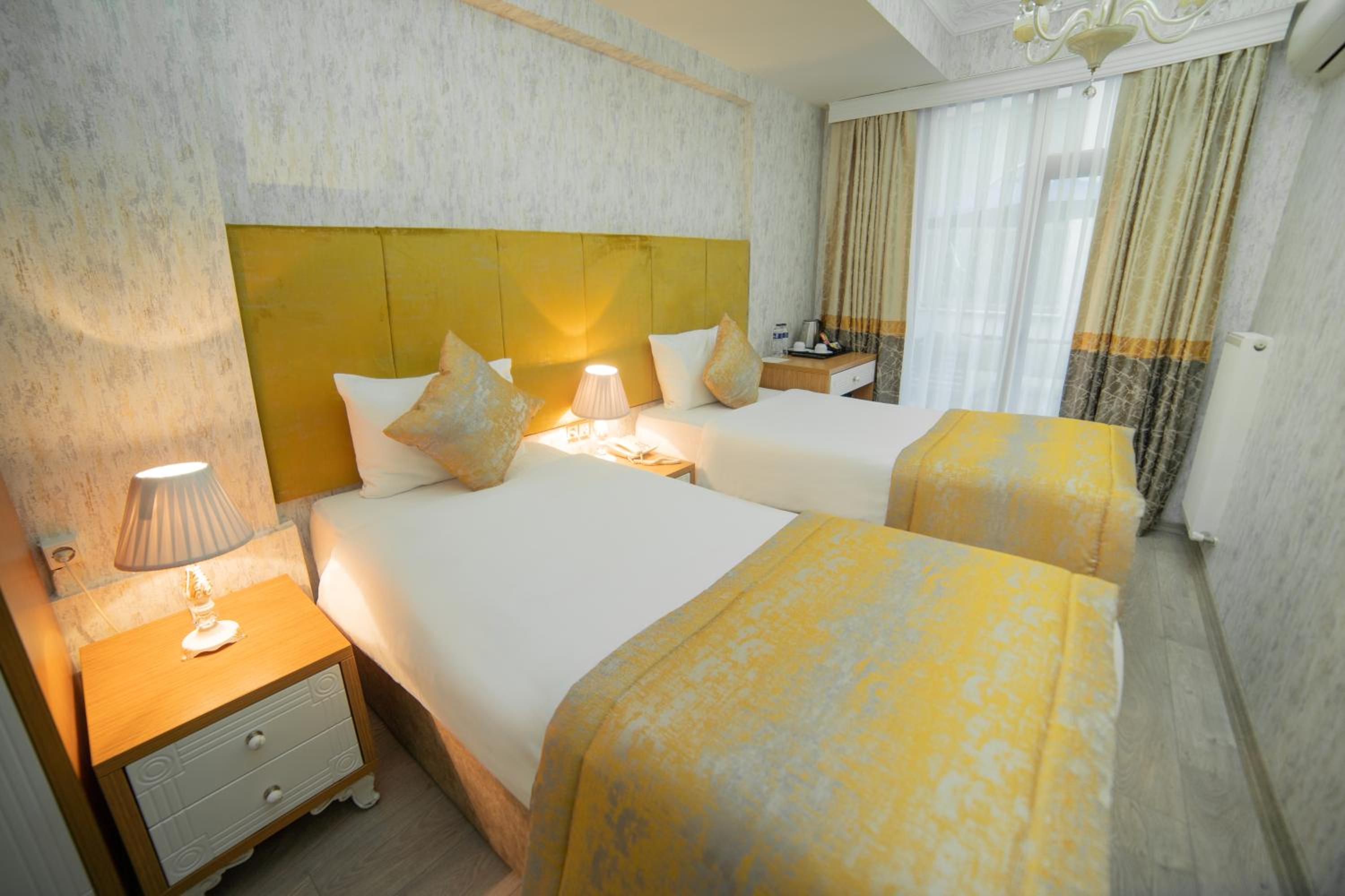 Superior Double or Twin Room with Patio photo 3
