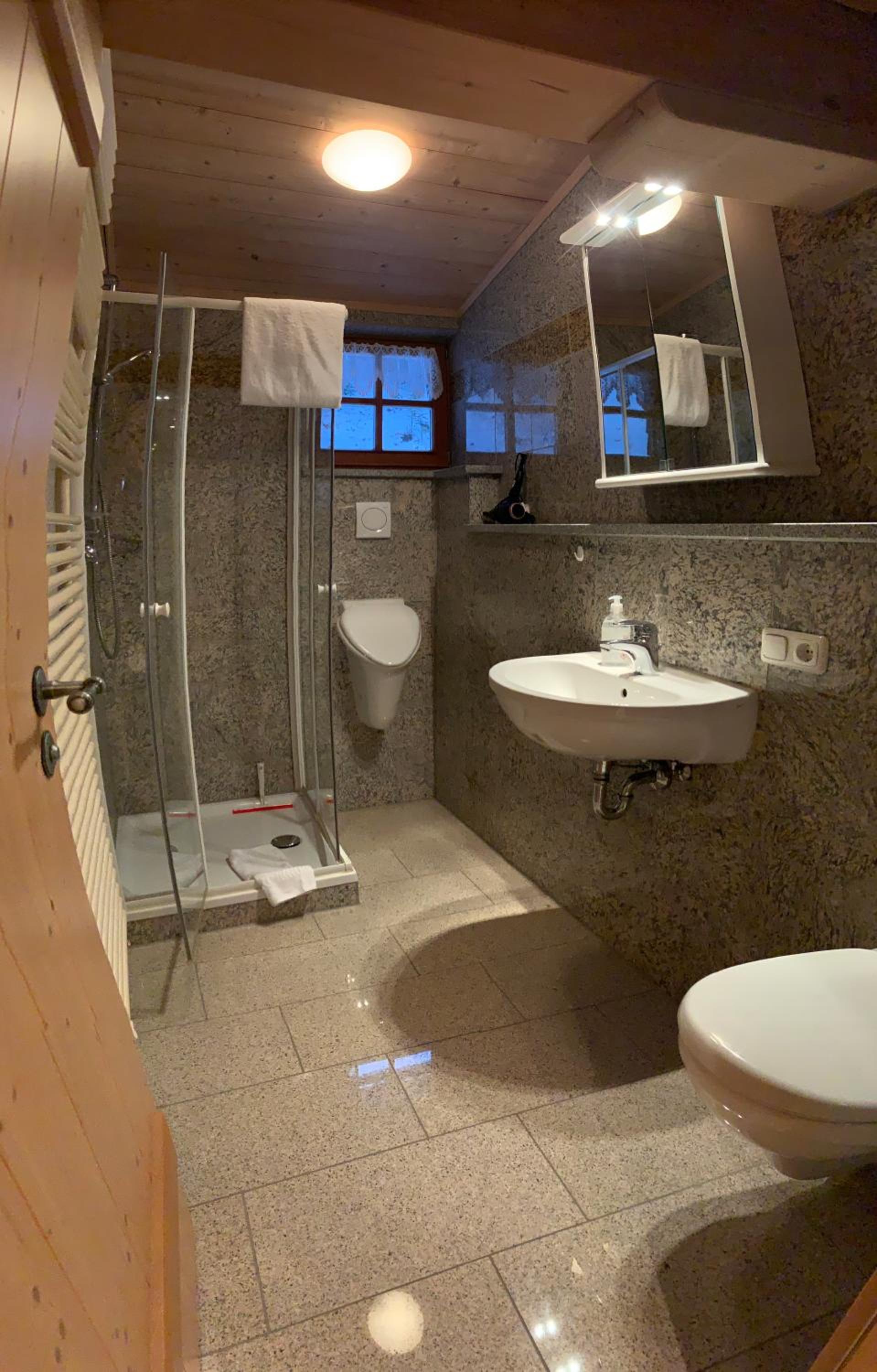 One-Bedroom Apartment photo 2