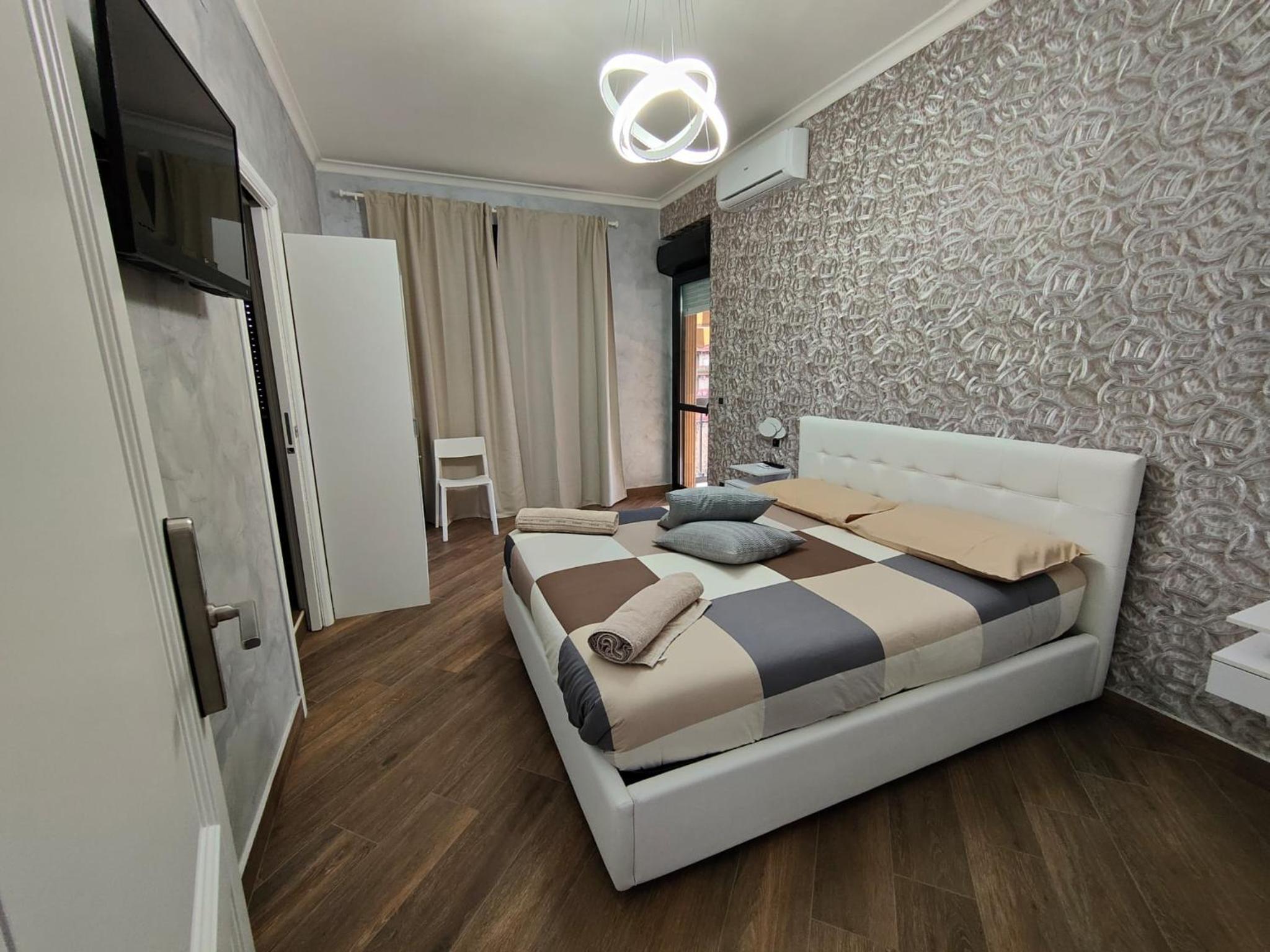 Queen Room photo 1