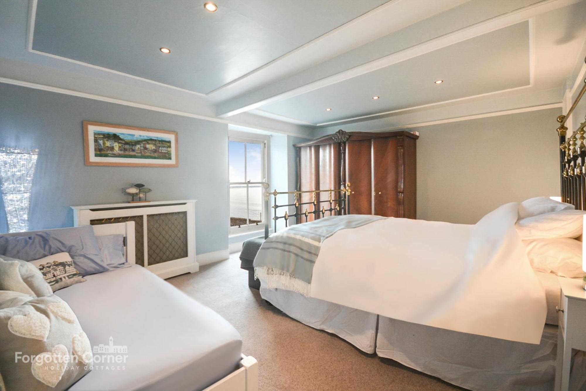 Four-Bedroom House photo 1