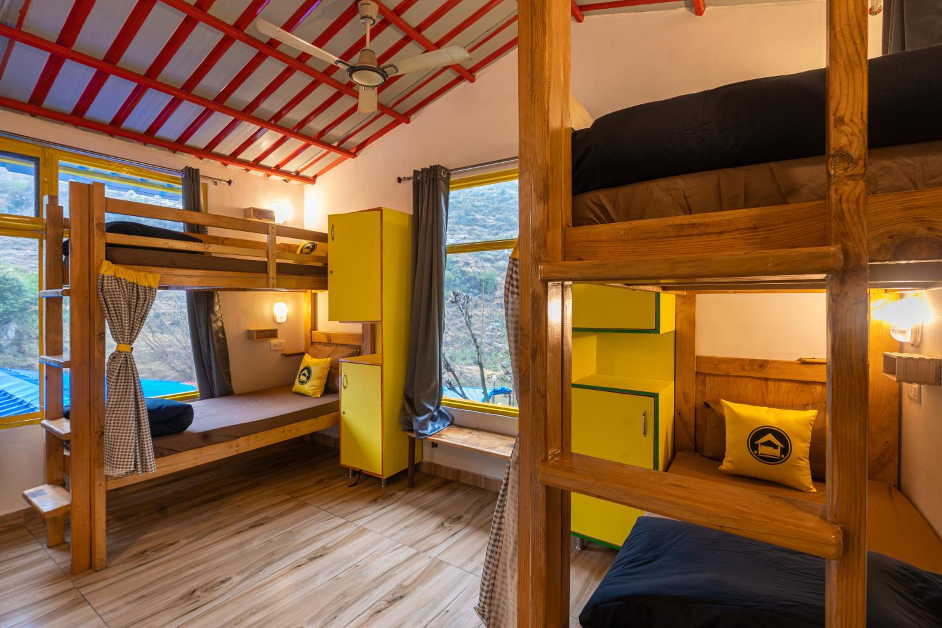 Bed in 4 Bed Female Dormitory with Balcony and Mountain View photo 1