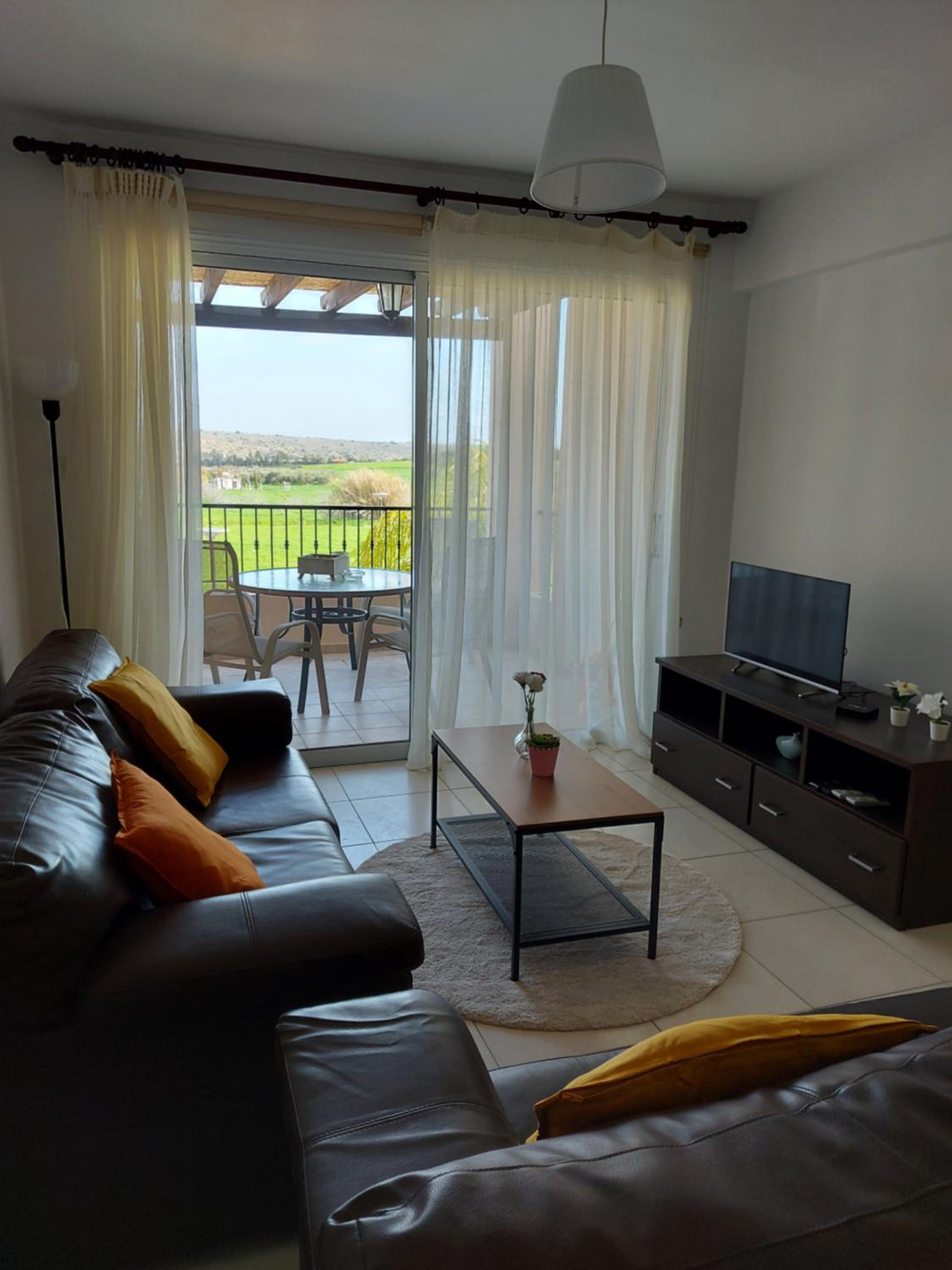 Apartment photo 2