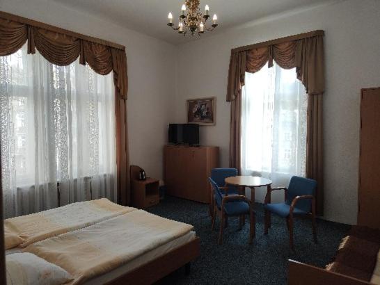 Economy Quadruple Room With Shared Bathroom photo 1