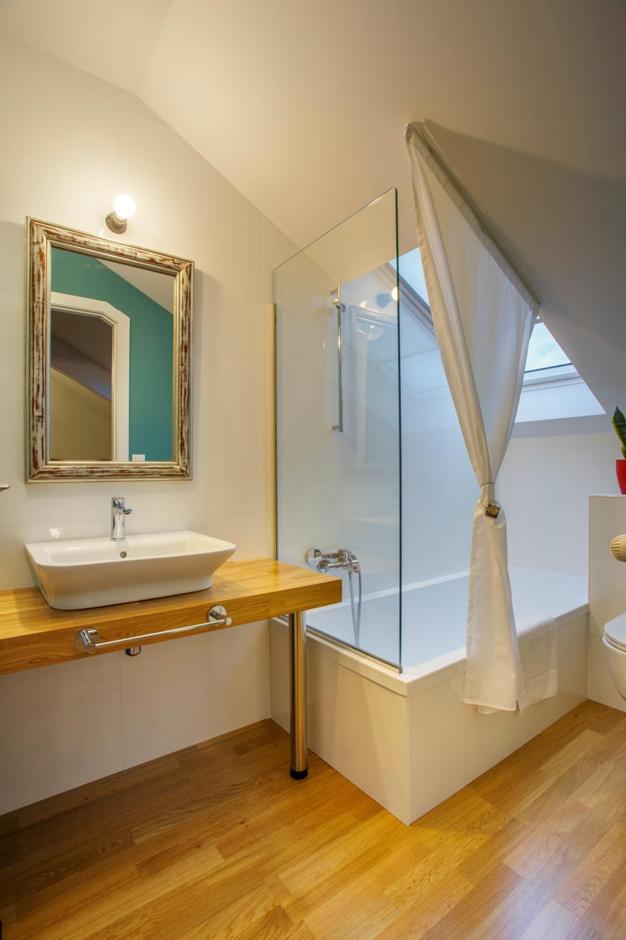 Deluxe Double Room with Two Double Beds - Photo 3