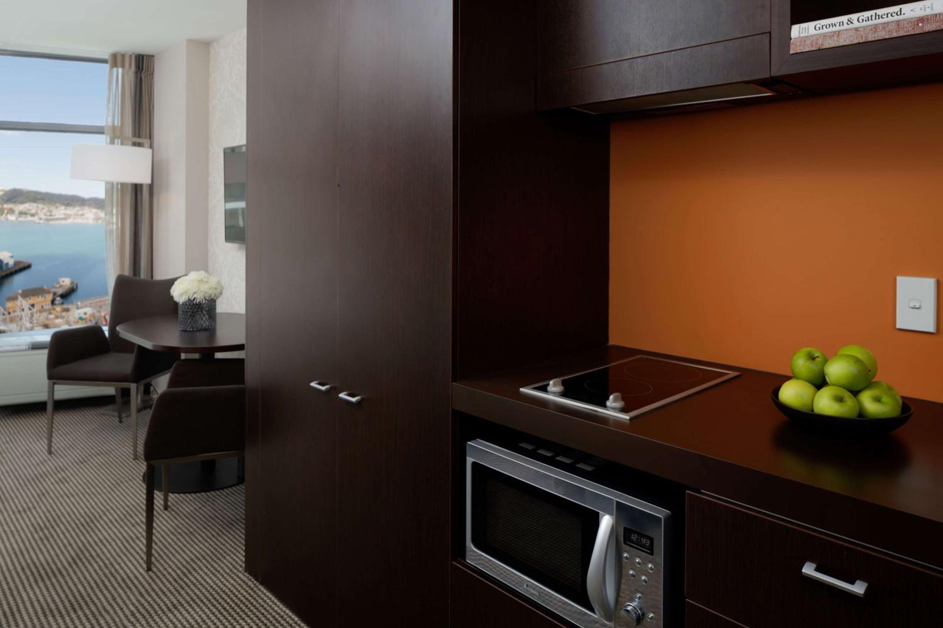 Deluxe Double or Twin Room with Harbor View - Photo 4