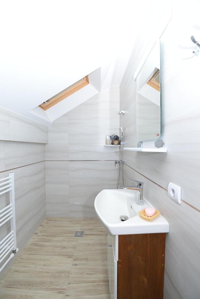 Triple Room with Private Bathroom - Photo 3