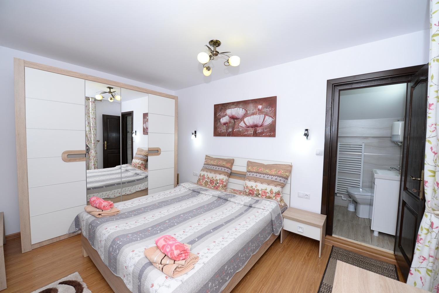 Double Room with Private Bathroom photo 2