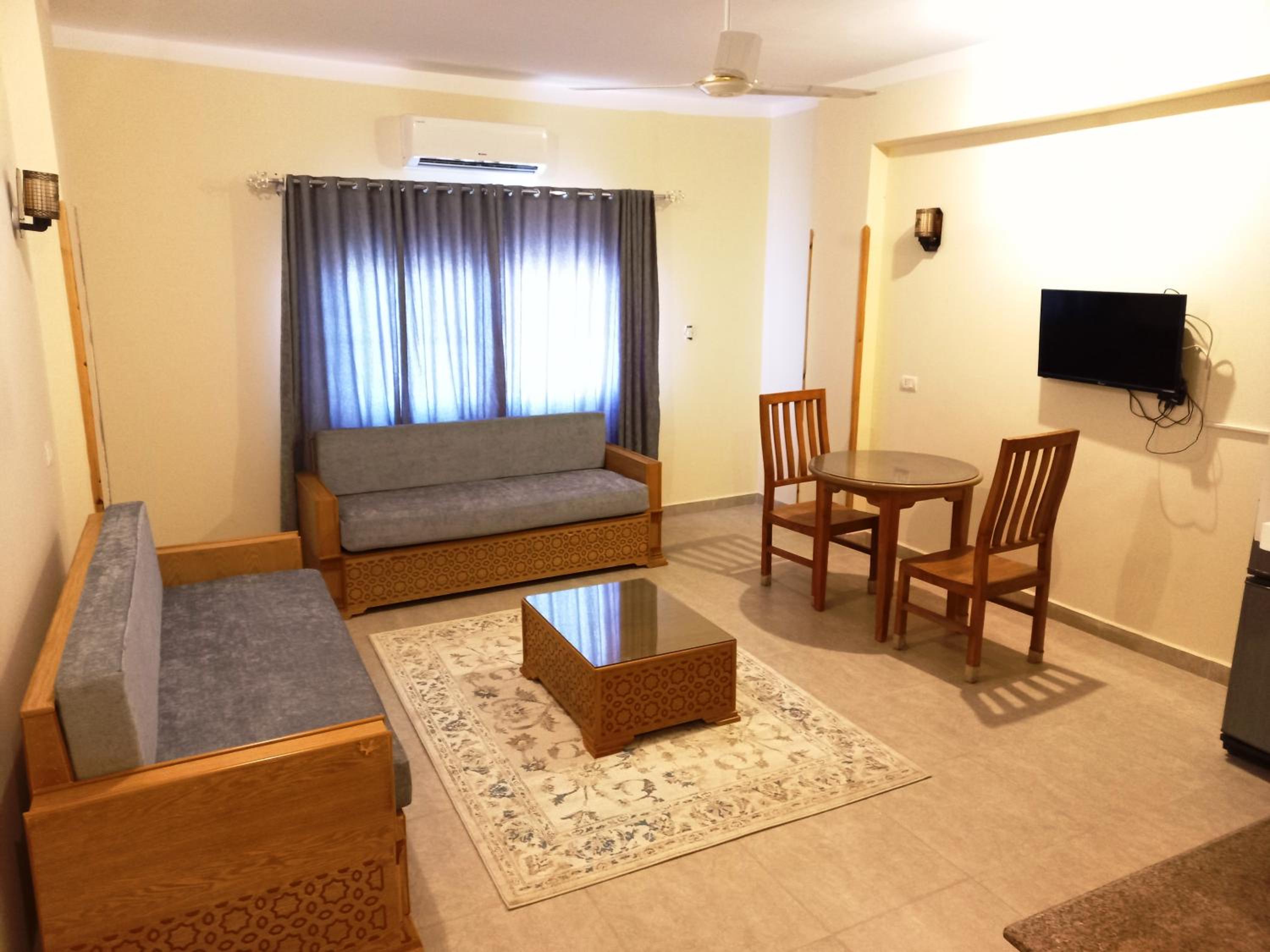 One-Bedroom Apartment - Photo 14