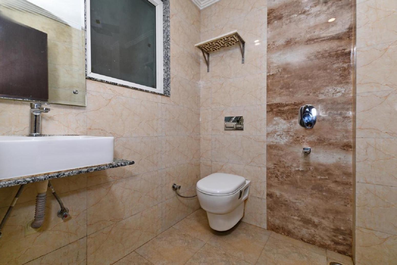 Standard Double or Twin Room - Photo 9