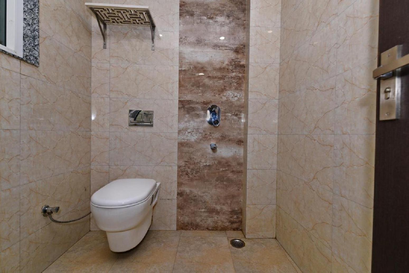 Standard Double or Twin Room - Photo 8