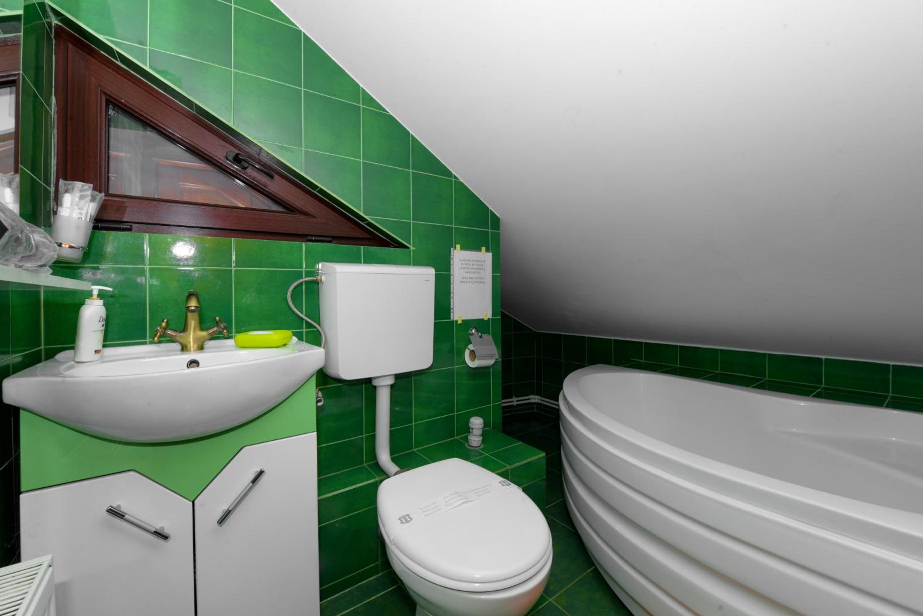 Deluxe Double Room with Bath - Photo 3