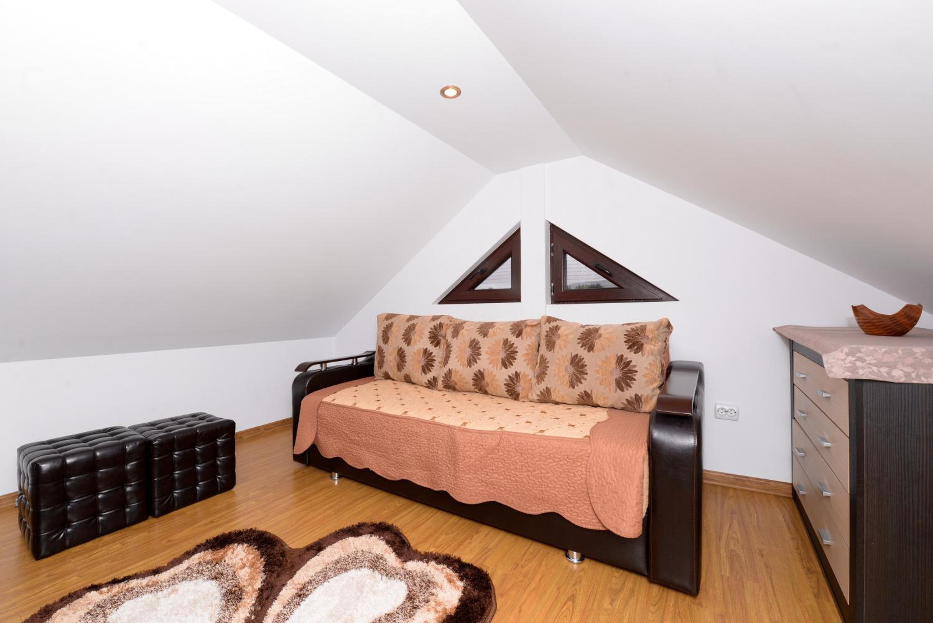 Deluxe Double Room with Bath - Photo 1