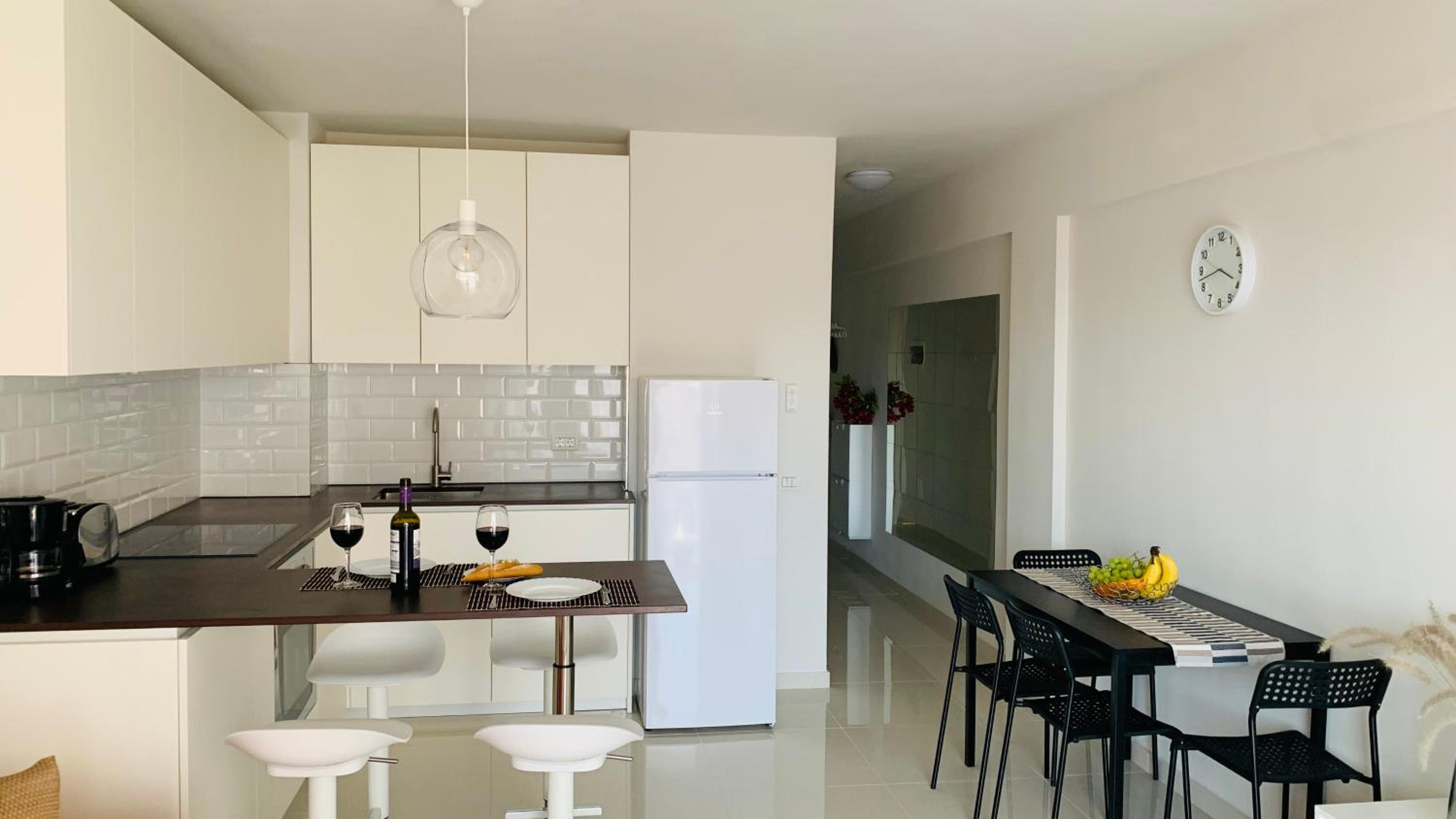 One-Bedroom Apartment thumbnail 6
