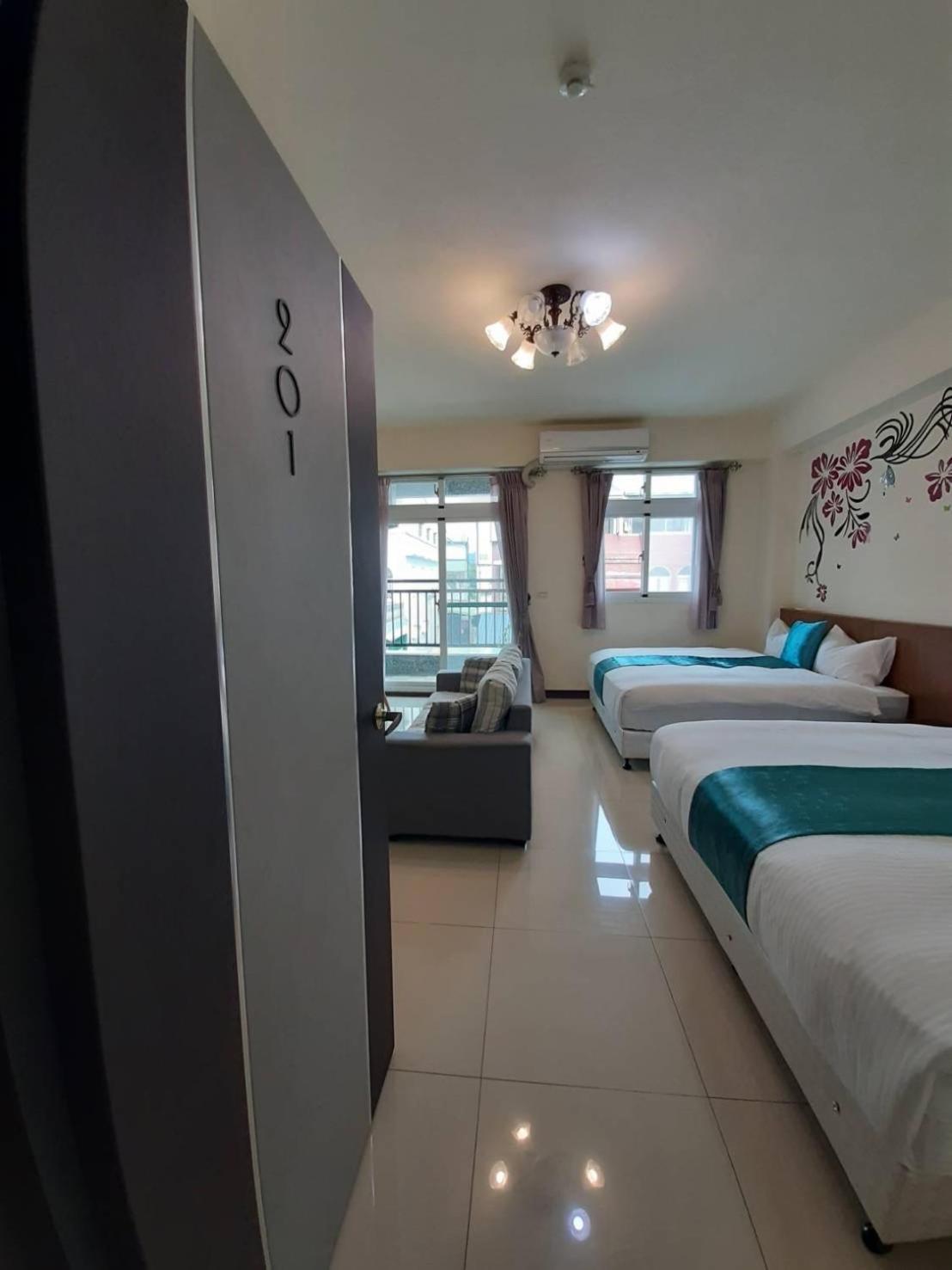 Quadruple Room with Bath photo 3