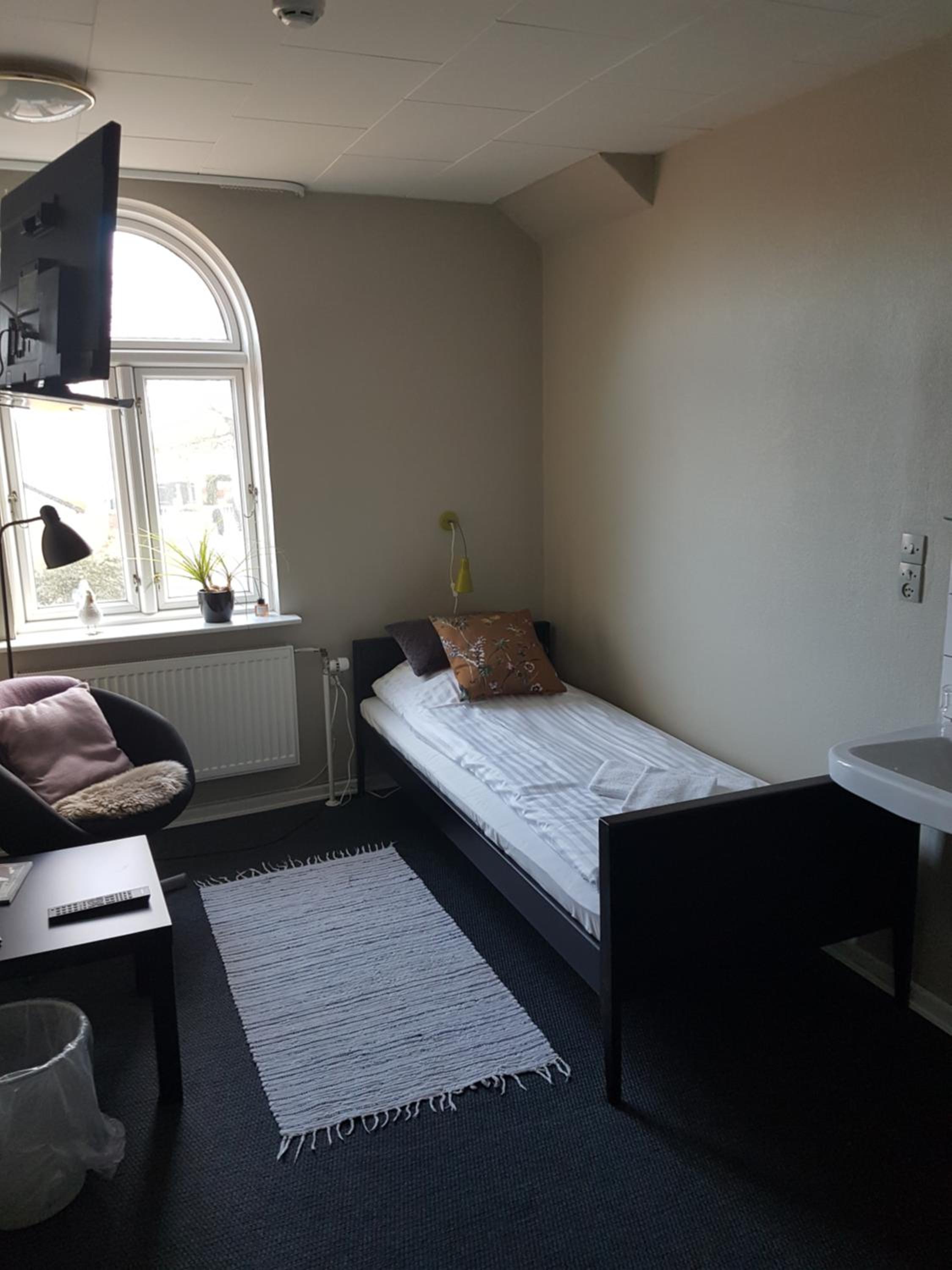 Single Room with Shared Bathroom