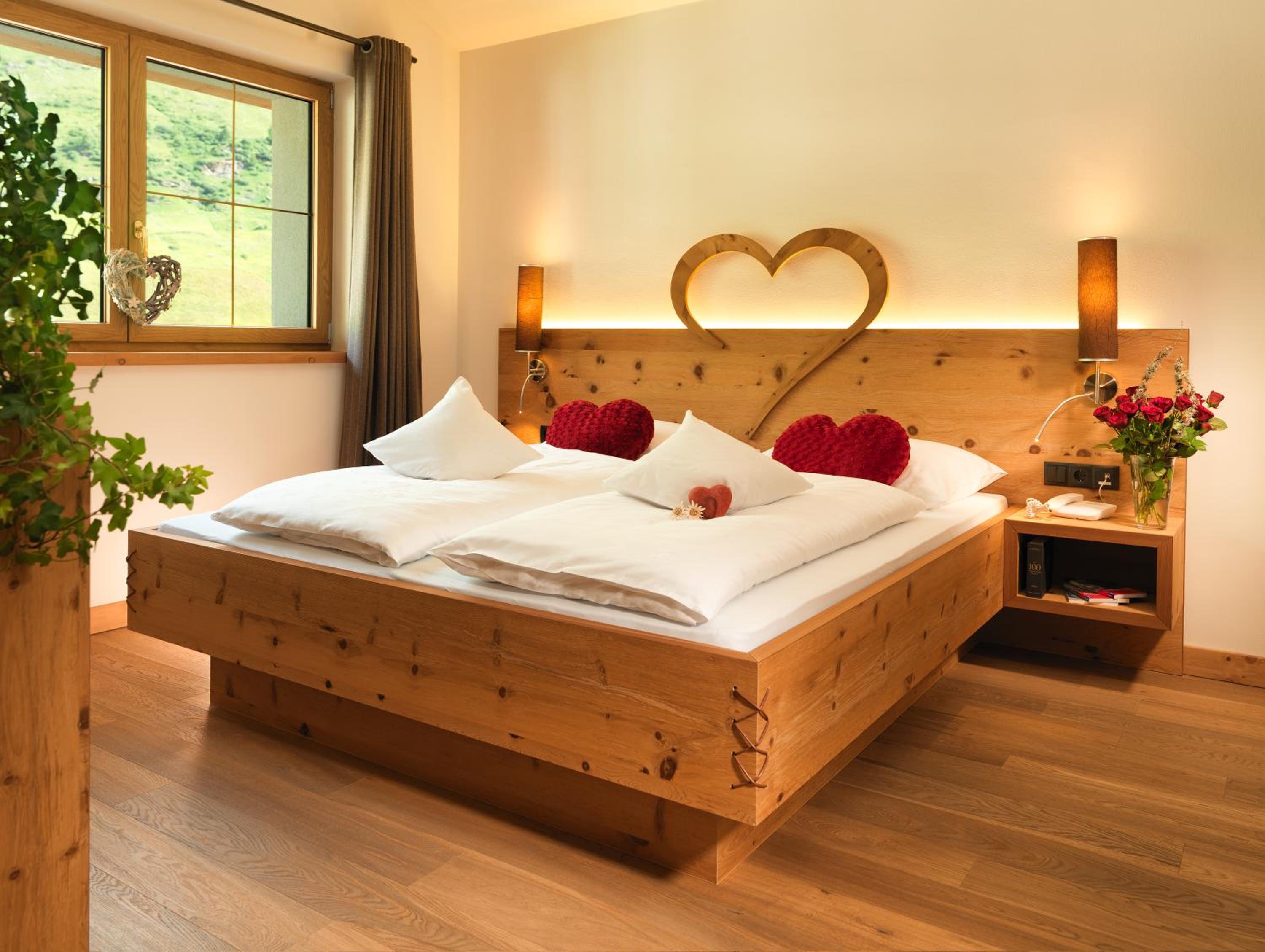 Junior Suite with Balcony - Photo 1