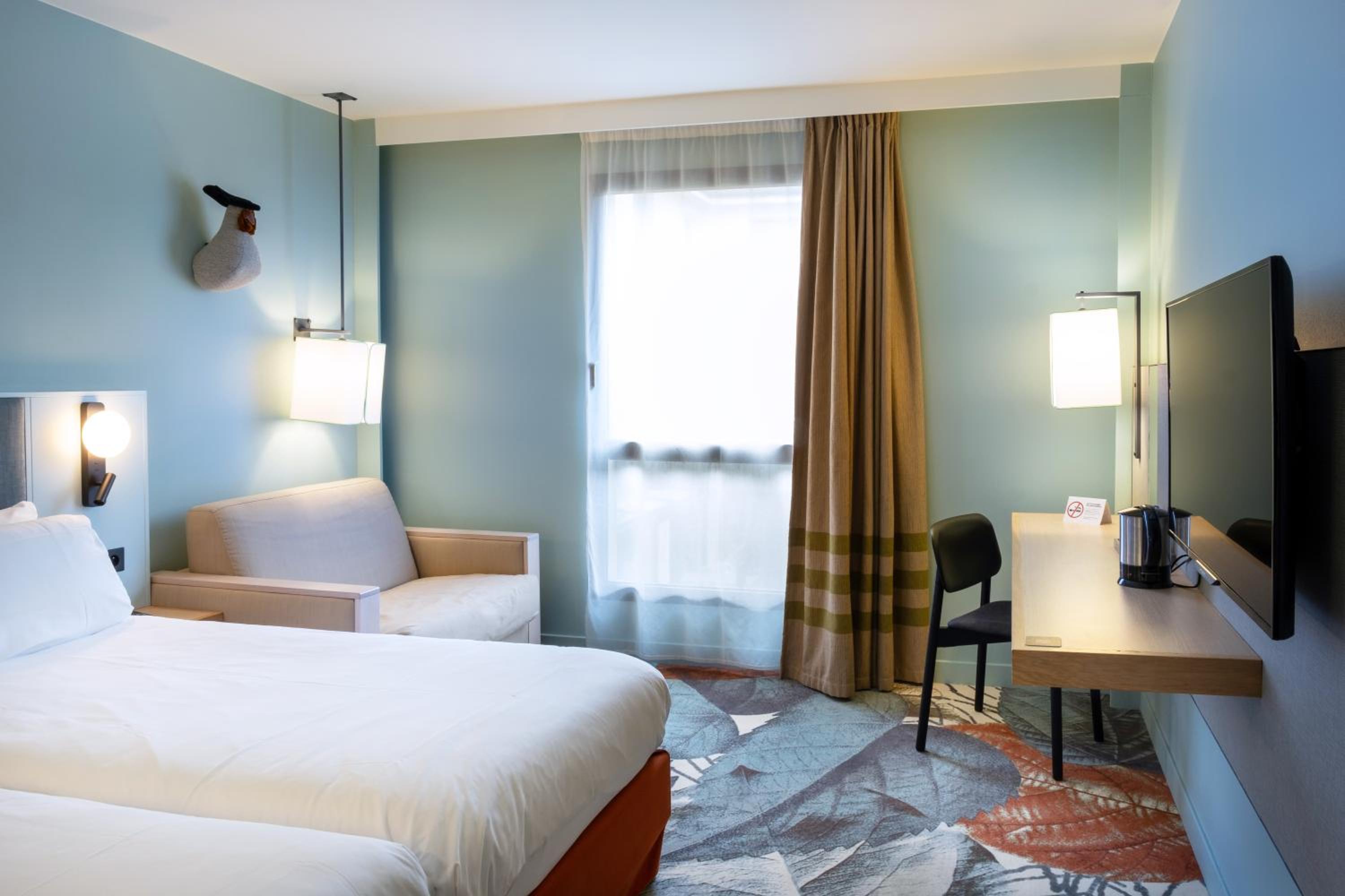 Standard Twin Room with Sofa Bed - Photo 4