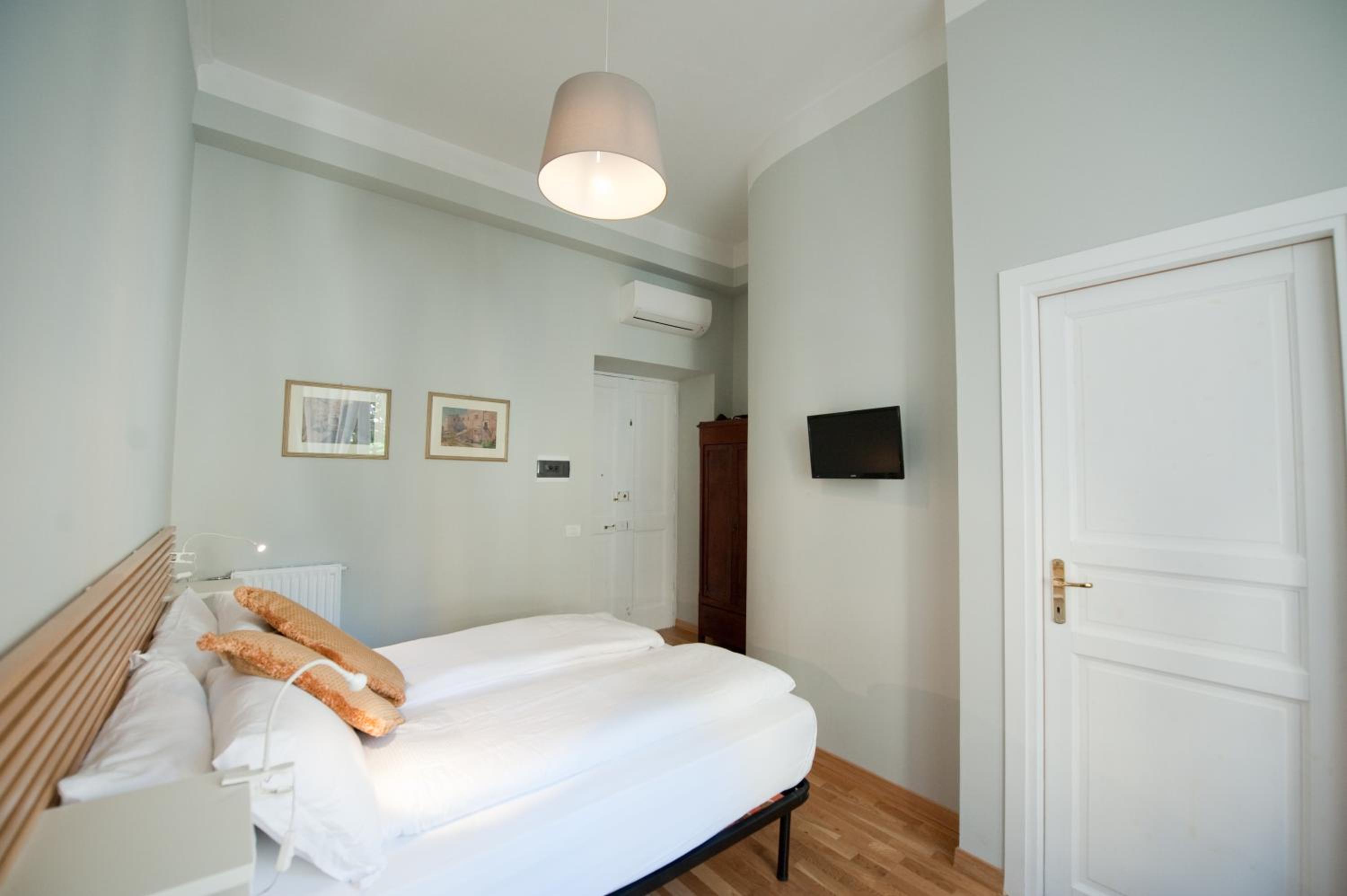 Suite with Kitchenette photo 3