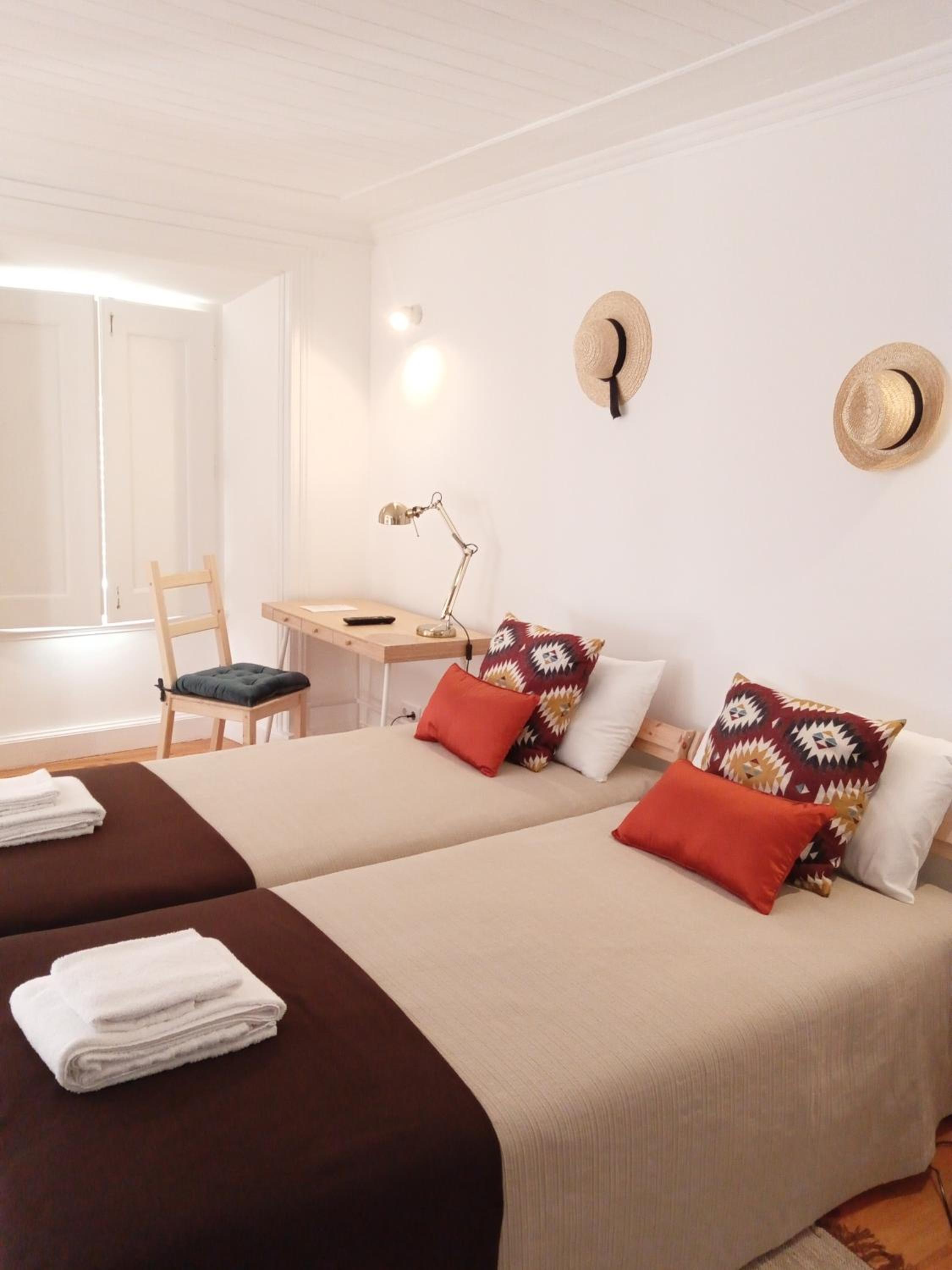 Twin Room with Private Bathroom - Photo 1