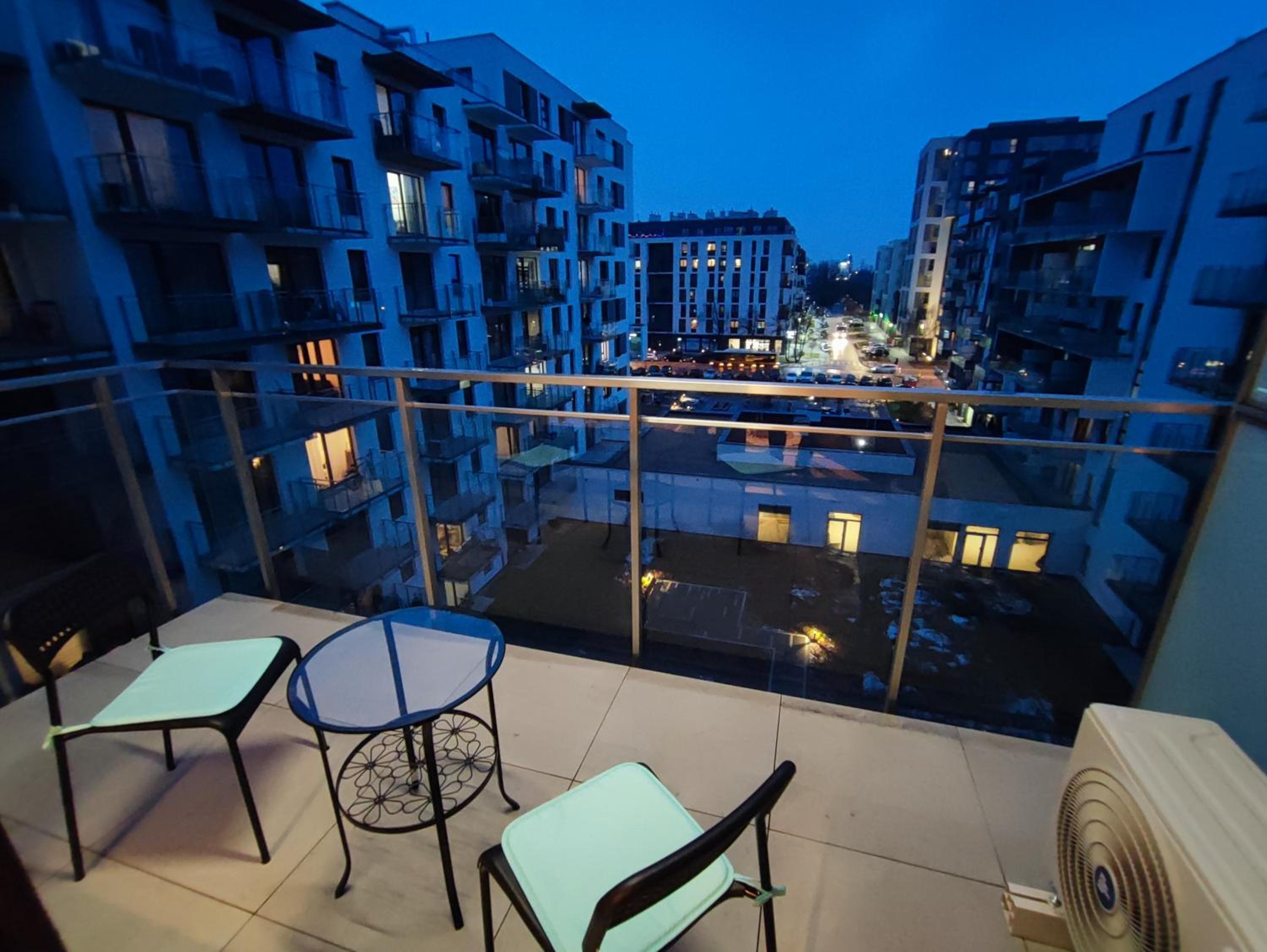 One-Bedroom Apartment - Photo 2
